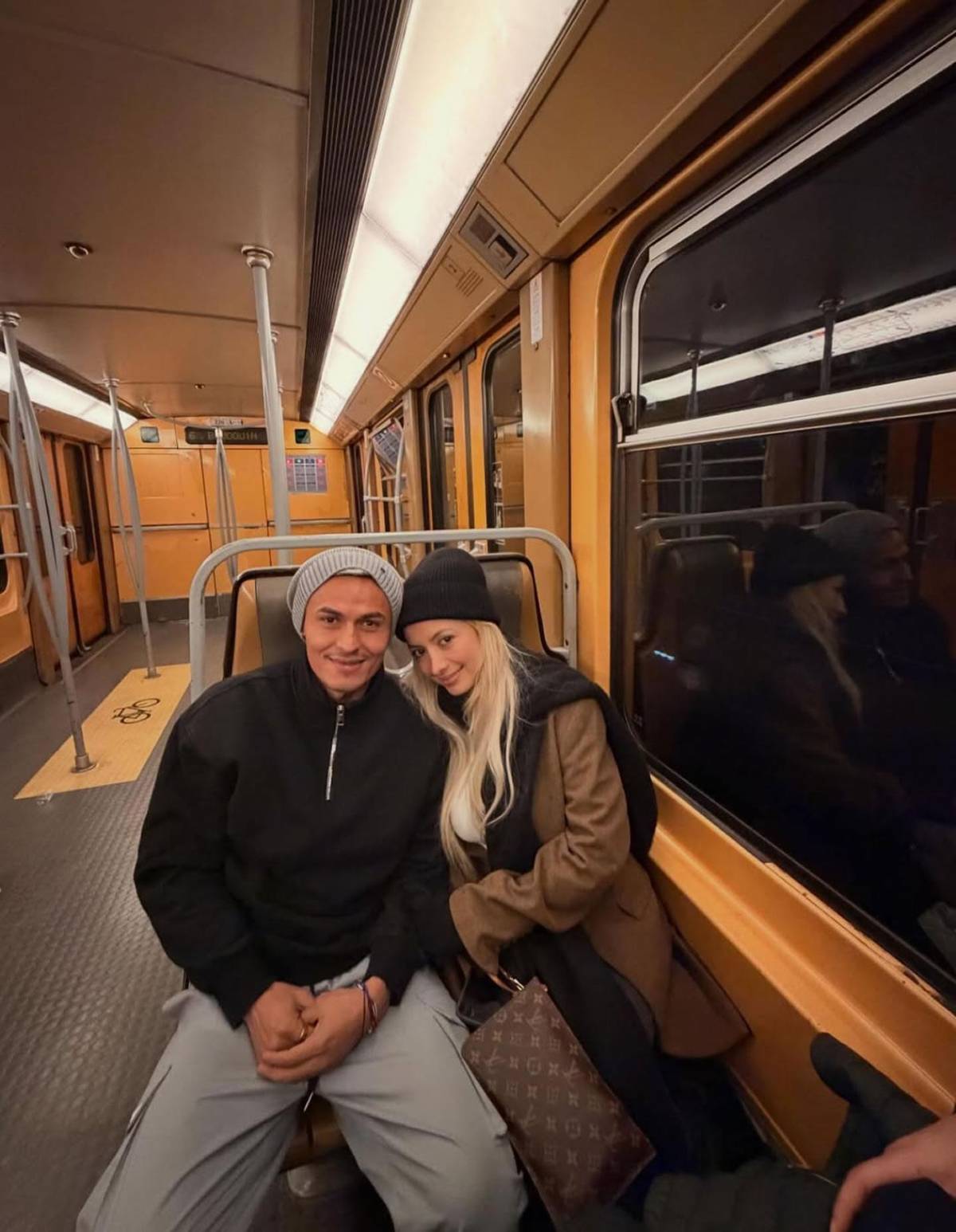 'Barbie' hondureña deslumbra en Europa con legionario: Champions en el Bernabéu