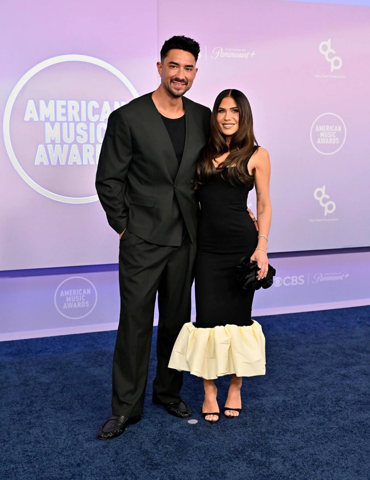 Así lucen las estrellas en la alfombra de los American Music Awards 2026