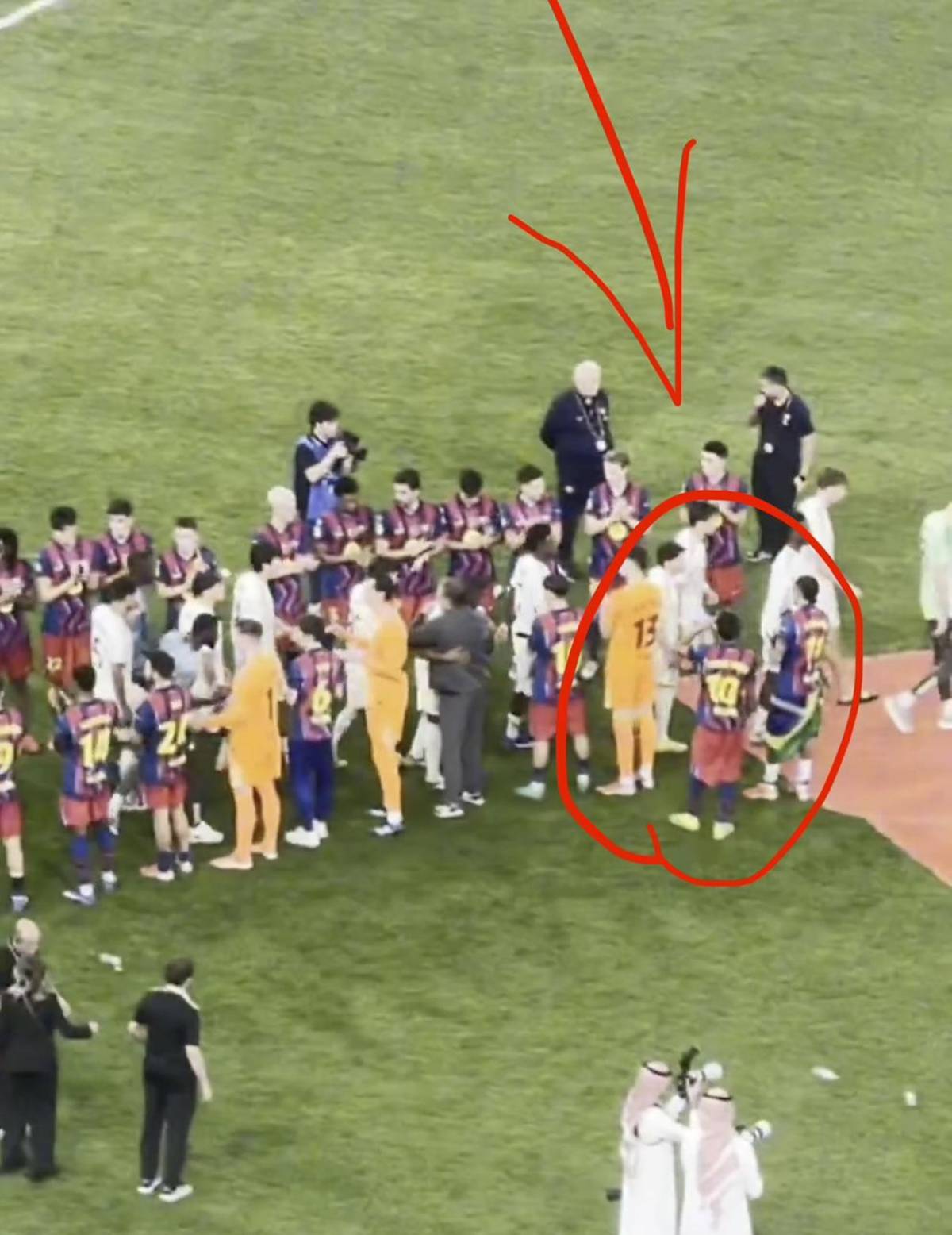 Mbappé mal perdedor, gesto de Florentino con Flick y alocado festejo de Barcelona