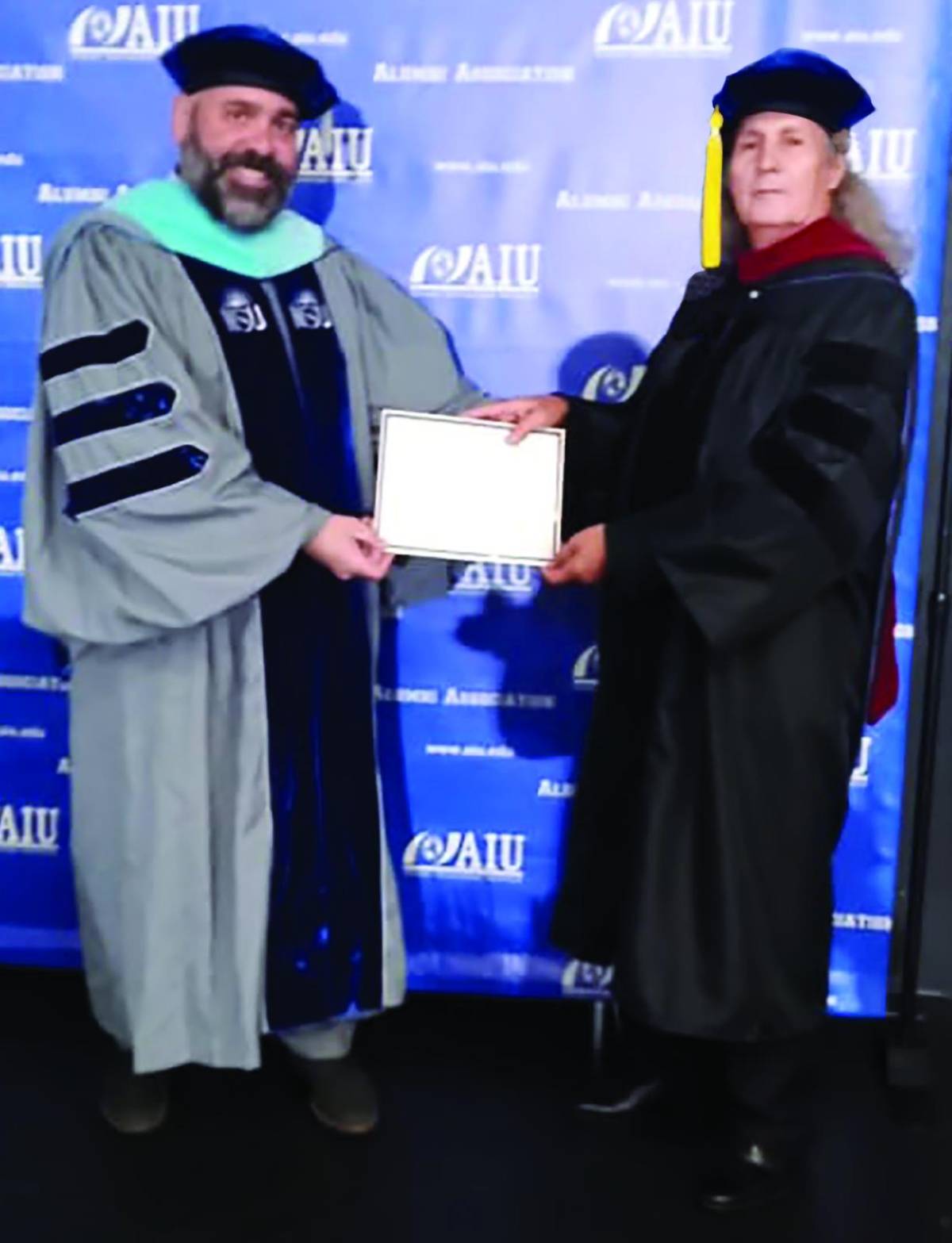 El periodista Alfredo Haces recibe título de posdoctorado