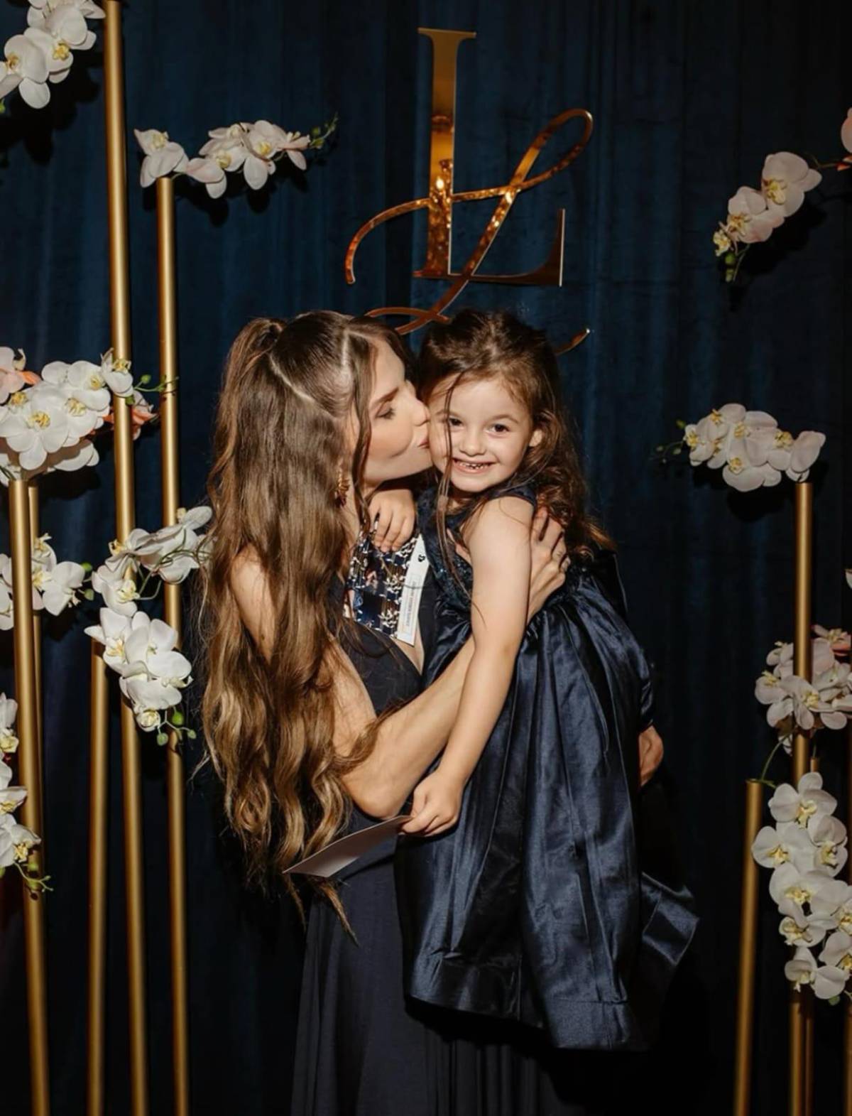 Expareja de Mario Cimarro gana batalla legal para mudarse con su hija fuera de USA