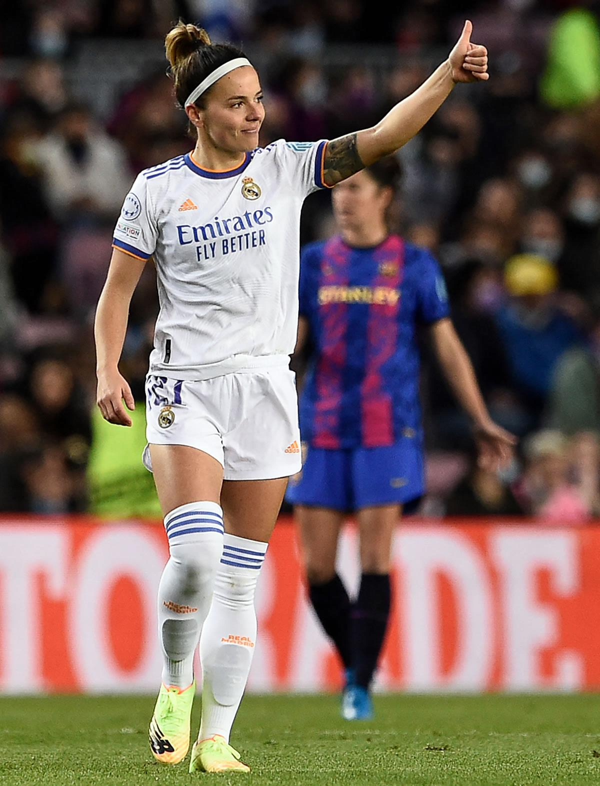 Claudia Zornoza celebrando su golazo casi desde el medio campo contra el Barcelona.