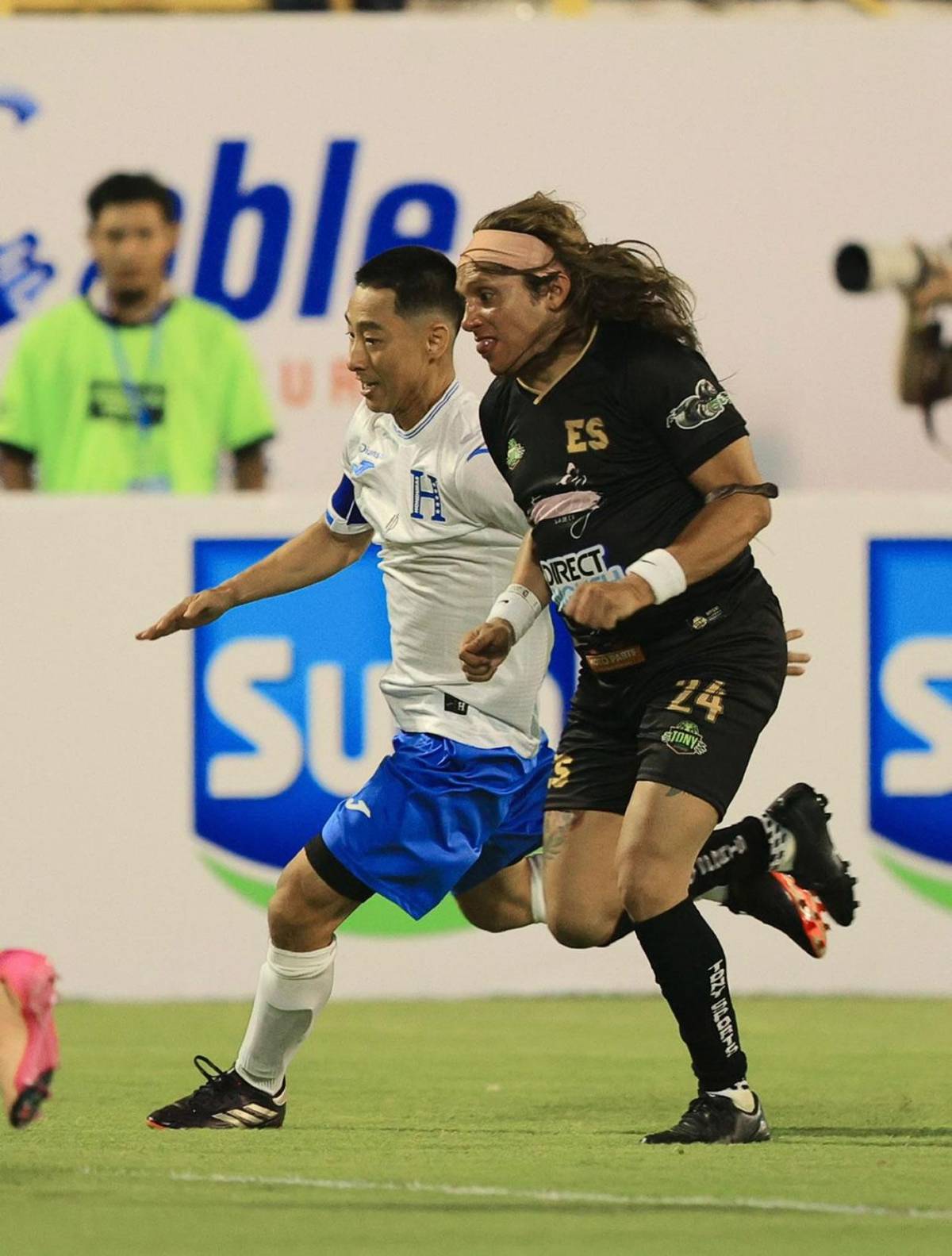 Tiktokers de Honduras festejan, Supremo conquista a Milagro, relajo y ¿quién es la chica de azul?