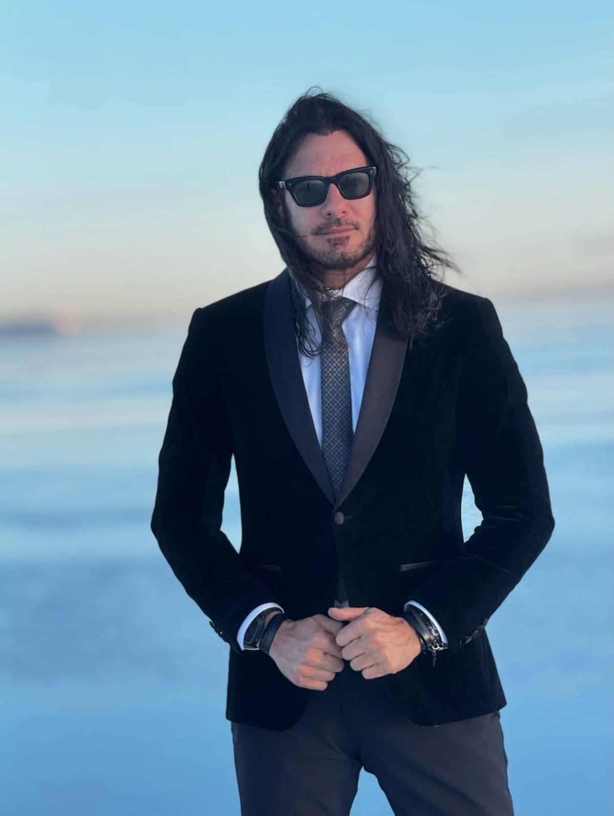 Expareja de Mario Cimarro gana batalla legal para mudarse con su hija fuera de USA
