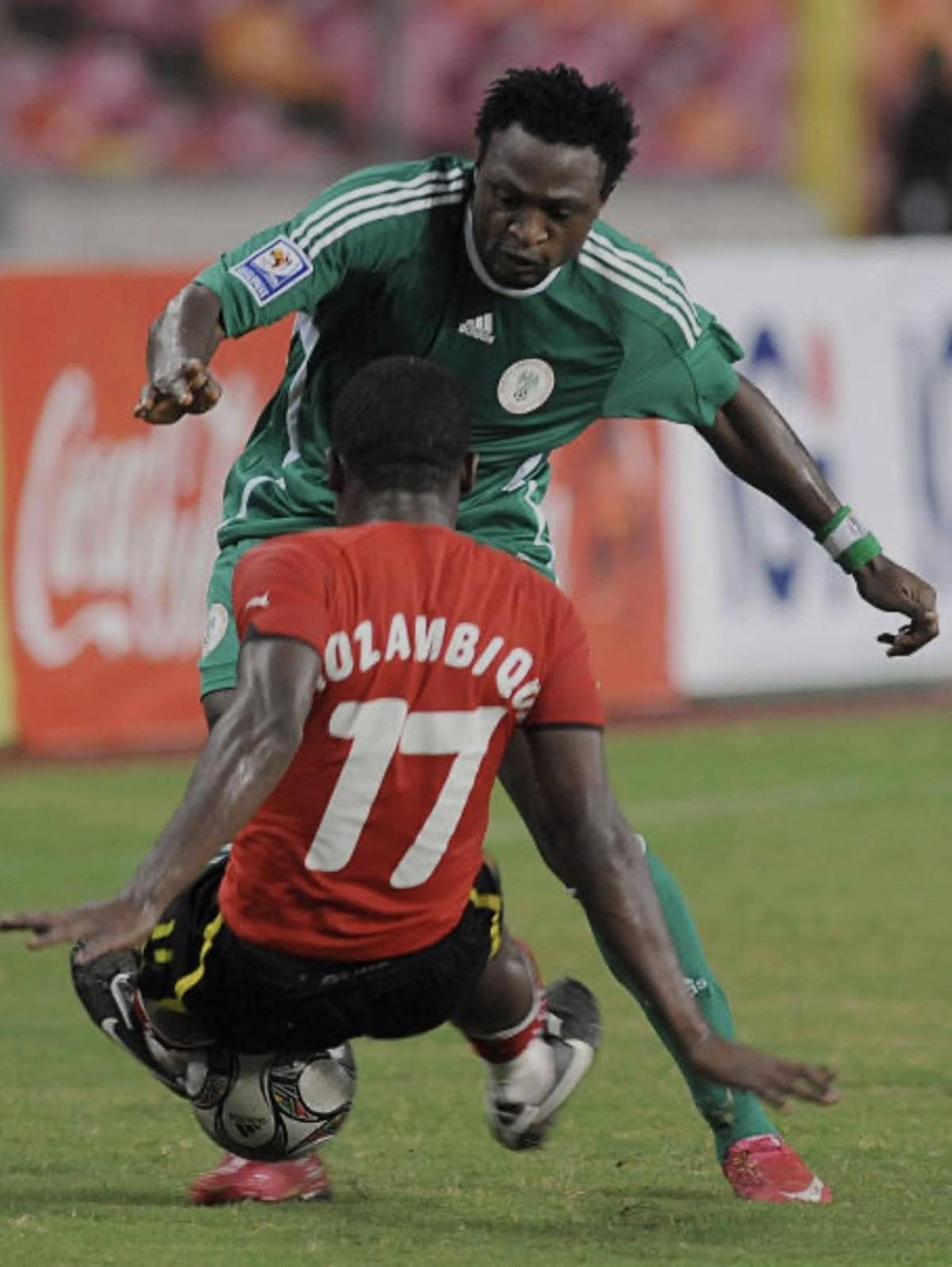 Fallece reconocido futbolista tras desplomarse en pleno partido: Murió en el campo