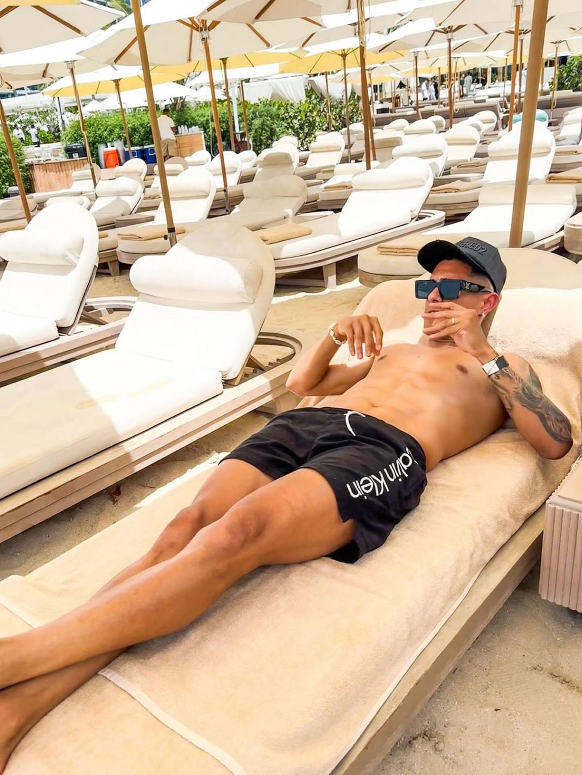 Las lujosas vacaciones de Luis Palma y Annie Córdova en Dubái: desierto y compras