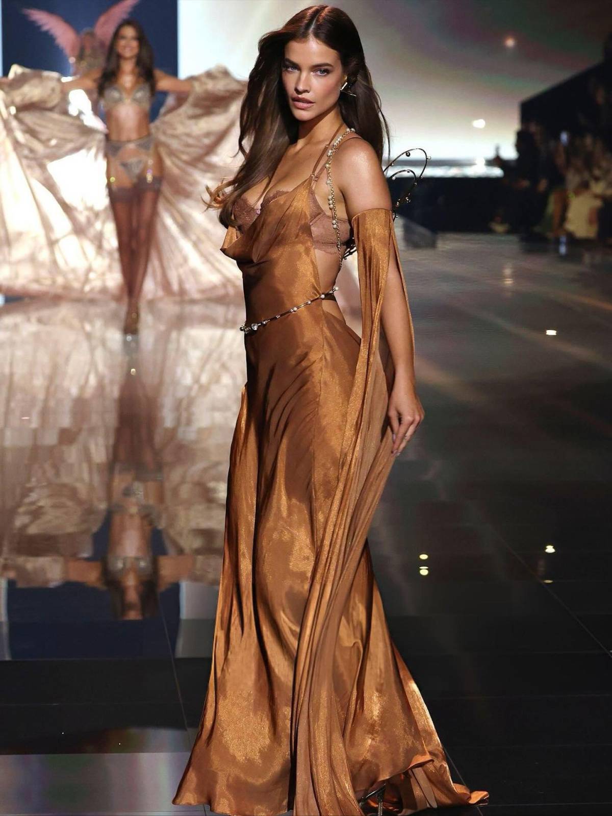 Barbara Palvin vuelve a Victoria's Secret 2026, pero esta vez todo es diferente