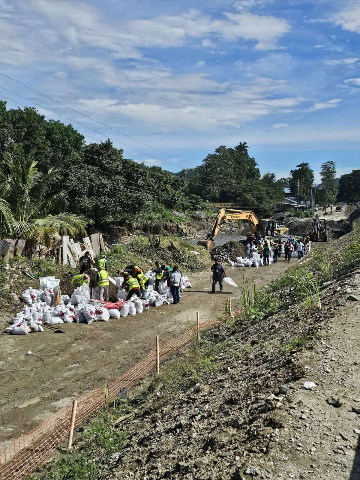Aceleran los trabajos en el puente que conduce a Jucutuma