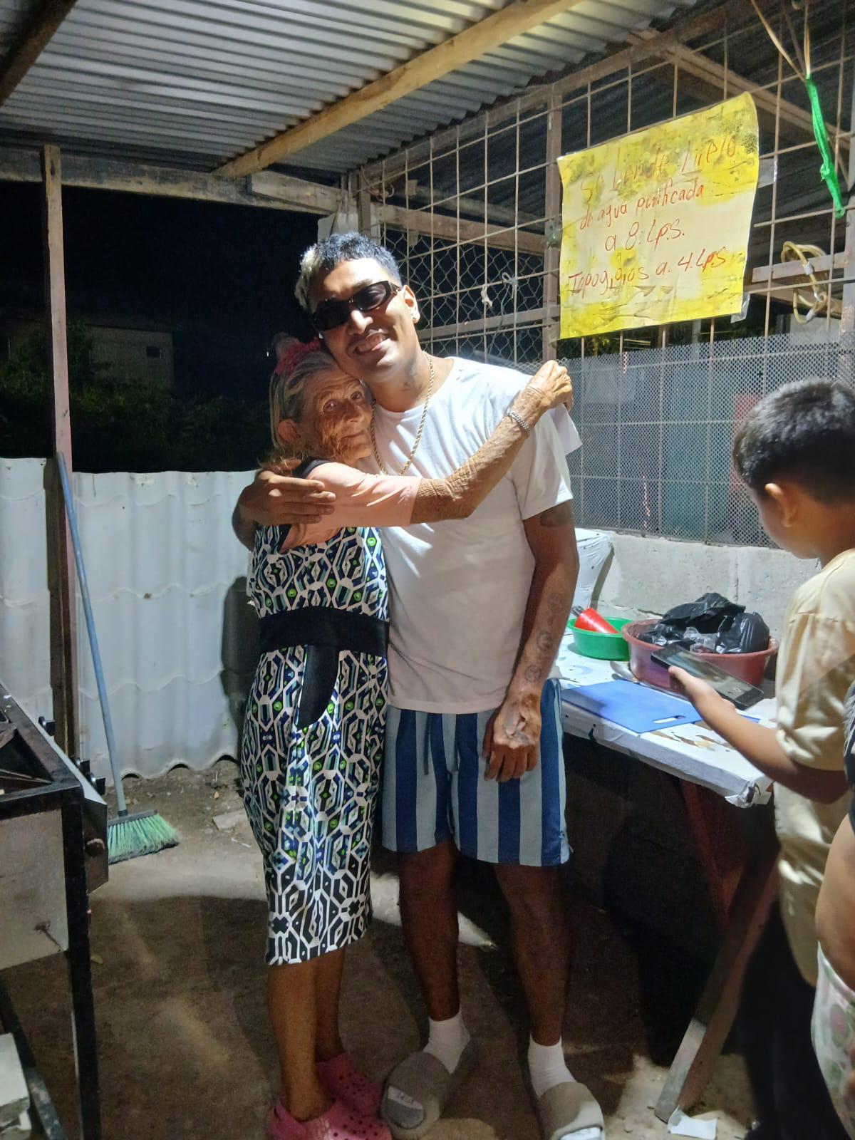 “Me levanto a las 3:00 am y me acuesto a las 10:00 pm”: la abuelita más viral de Honduras