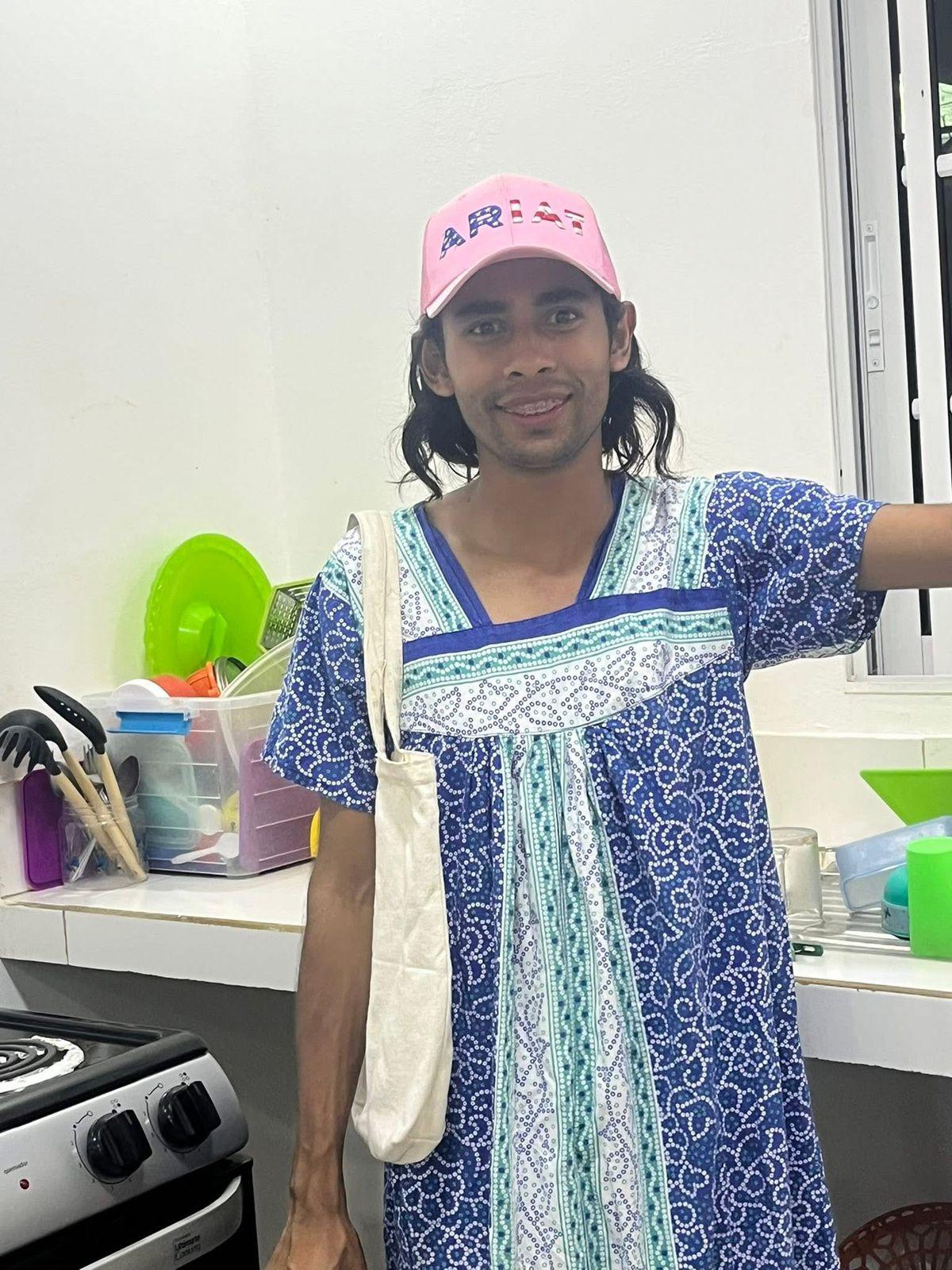 Tiktoker hondureño La Doña HN denuncia amenazas a muerte tras polémica en feria