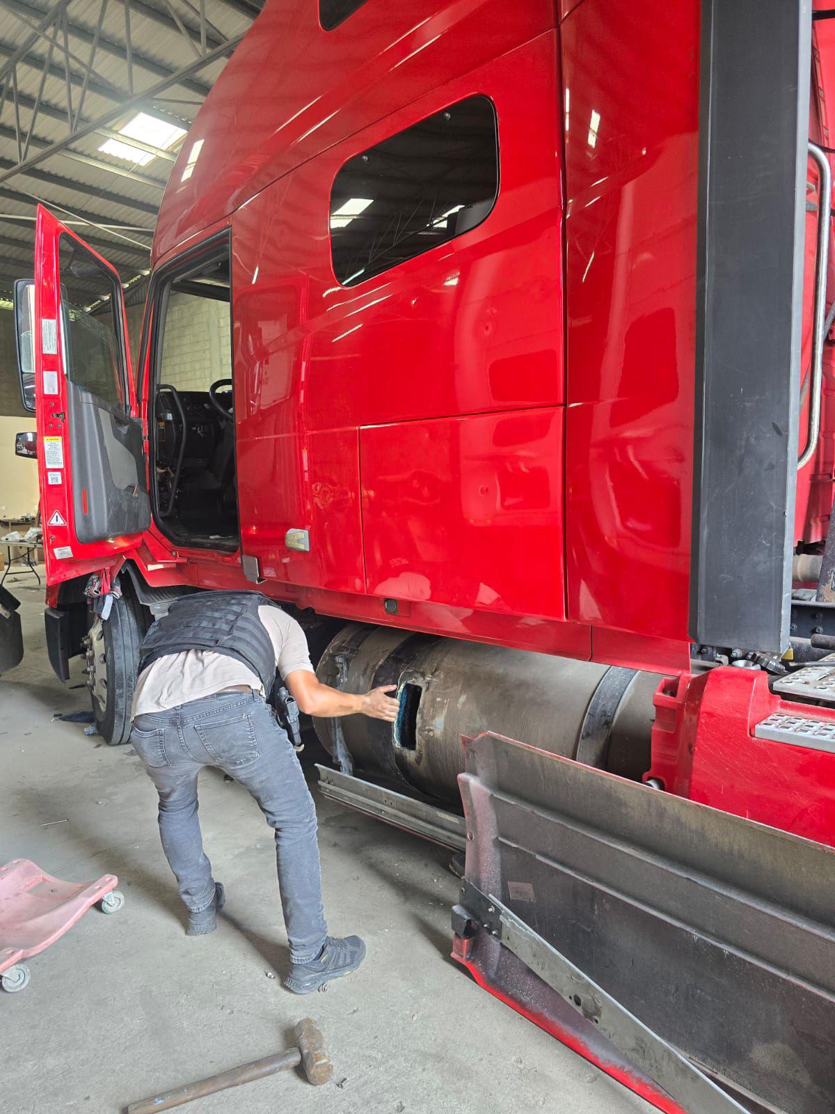 Hallan caletas de droga dentro de tanques de combustible de dos cabezales en SPS