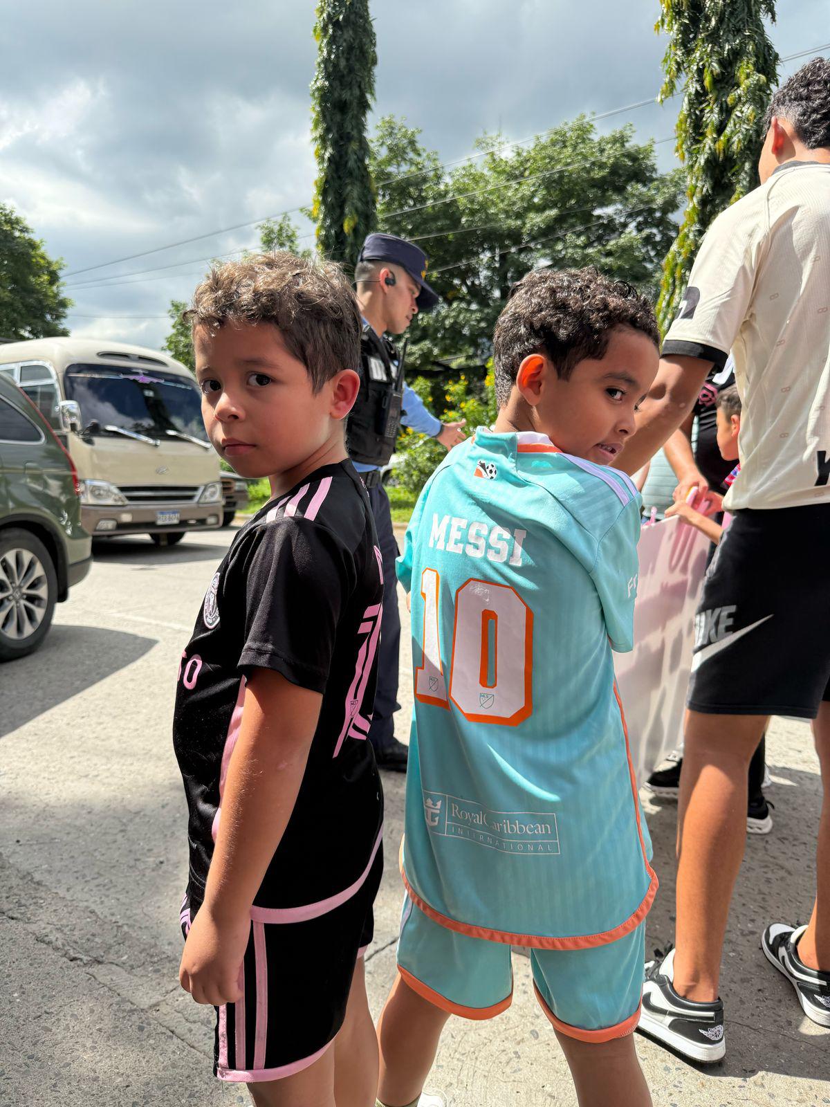 Dominic, el pequeño fanático de Messi y su creativa petición