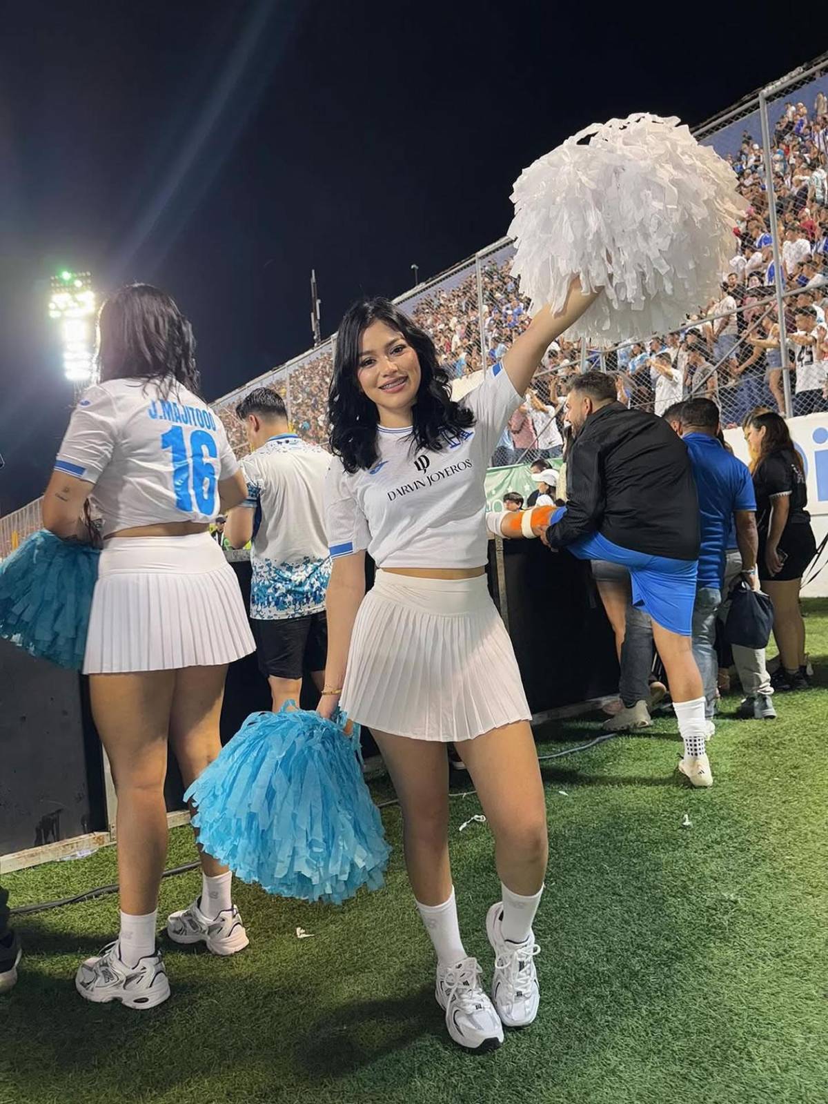 Pomponera de los tiktokers revela relación con un futbolista hondureño que juega en Europa