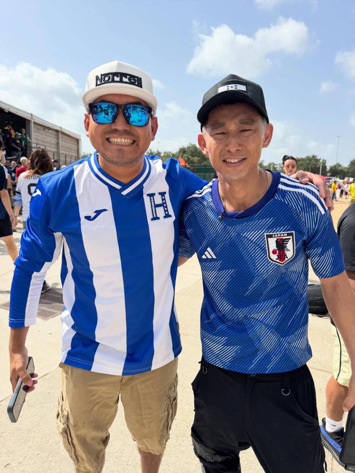 Shin Fujiyama cumple sueño, la locura de la afición en el Japón vs. Brasil