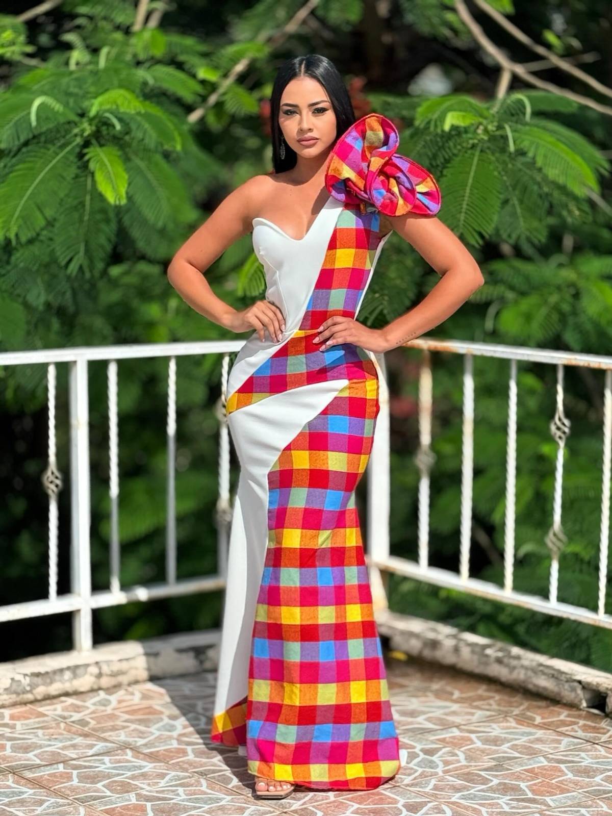 Kennia Mondragon impacta con su exótica belleza en las fiestas patrias 2025