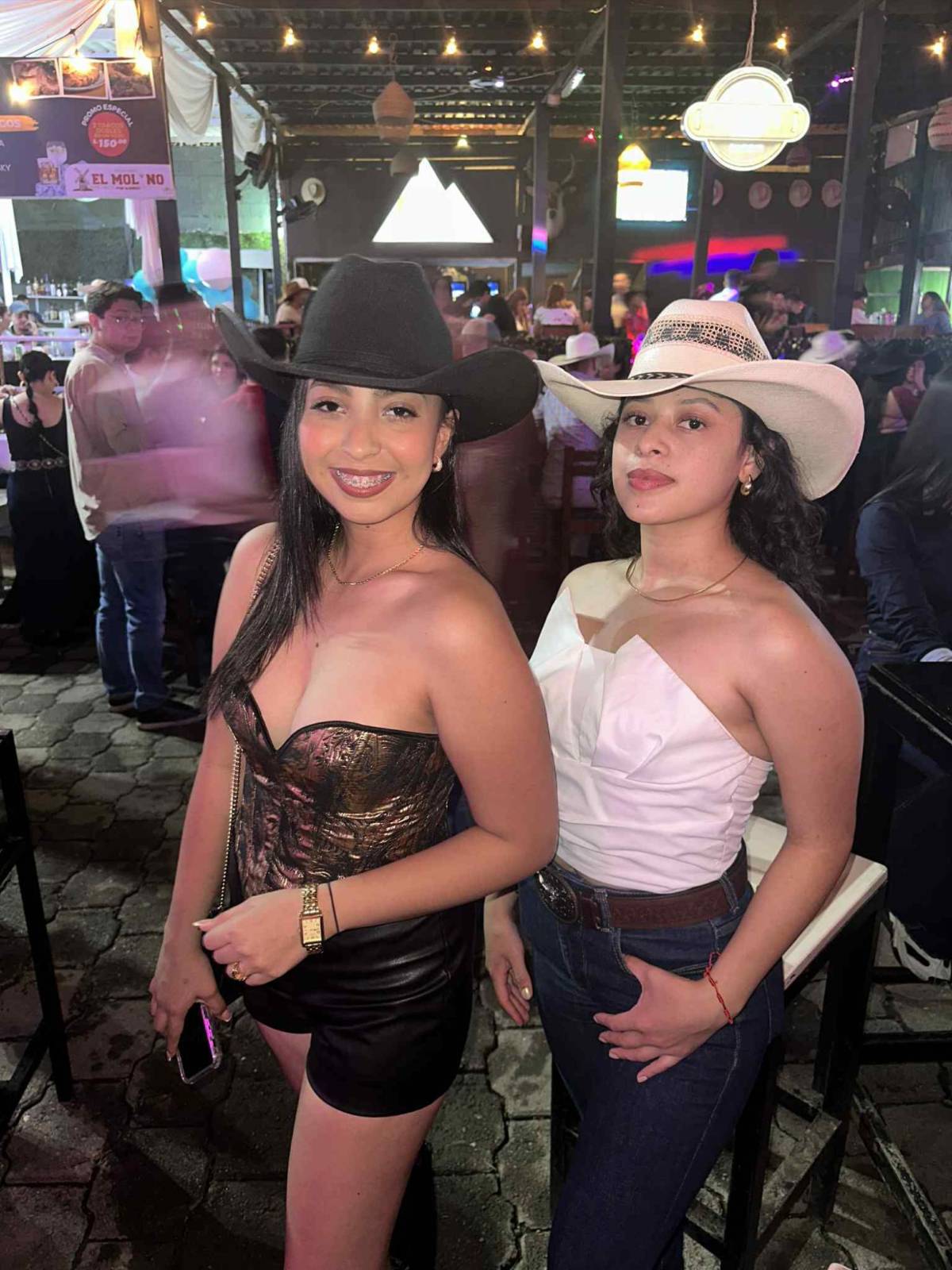 Sampedranos disfrutan en el AGAS y en el concierto de Ninel Conde