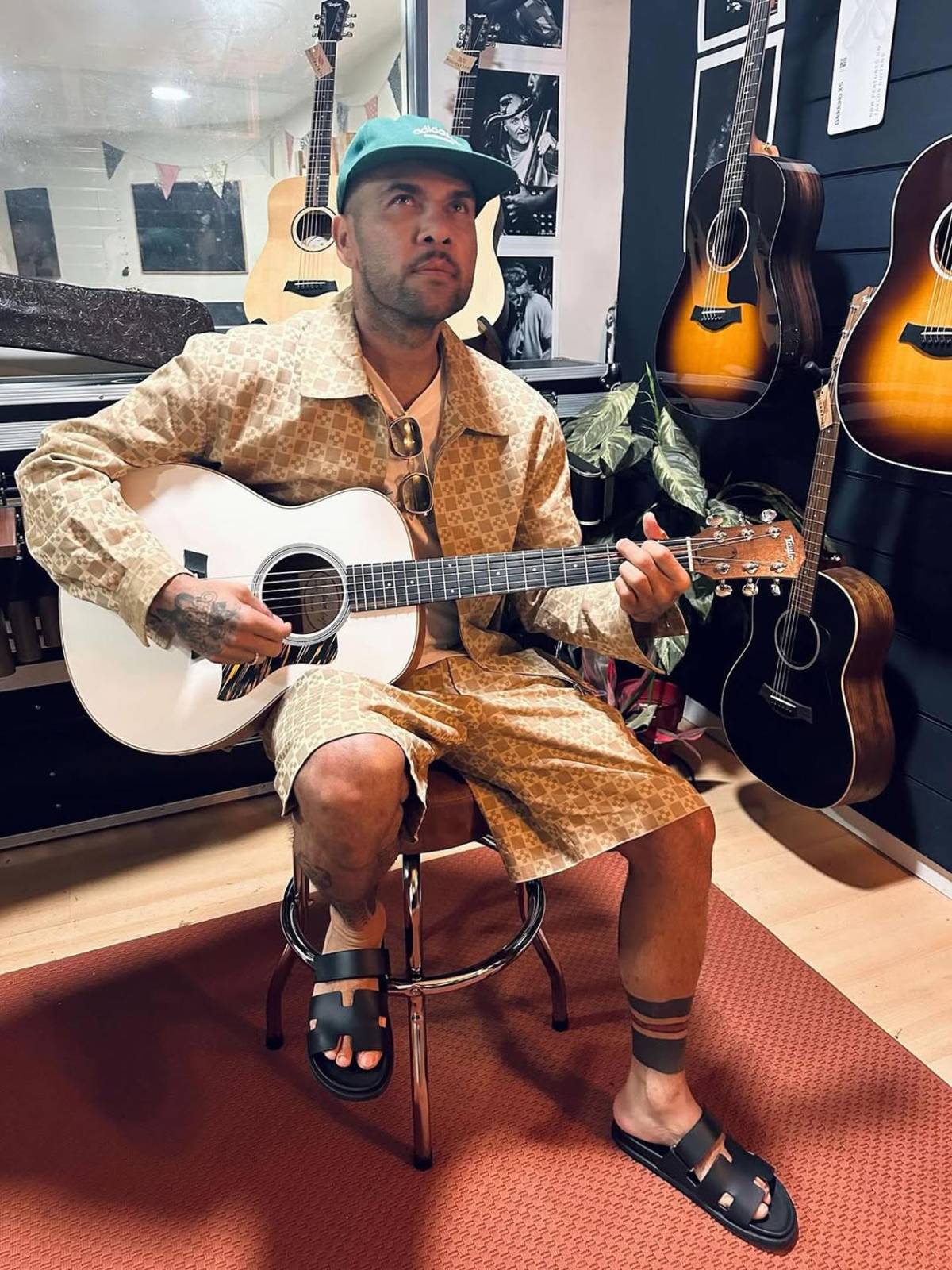 La nueva vida de Dani Alves tras la prisión: otro trabajo y el mejor regalo de su mujer