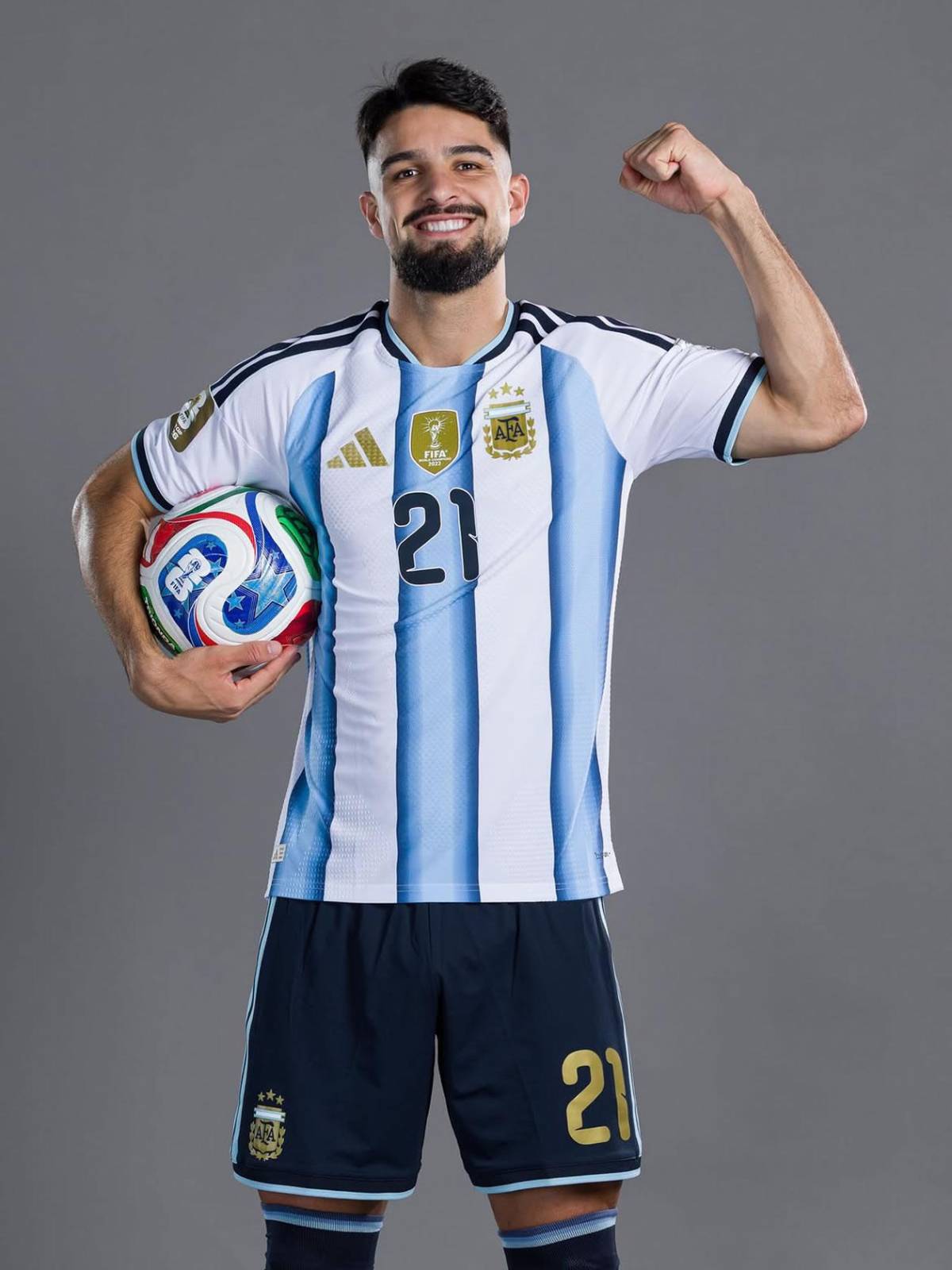 Sexy aficionada flechó a futbolista de Argentina en pleno Mundial 2026: ¿Quién es ella?