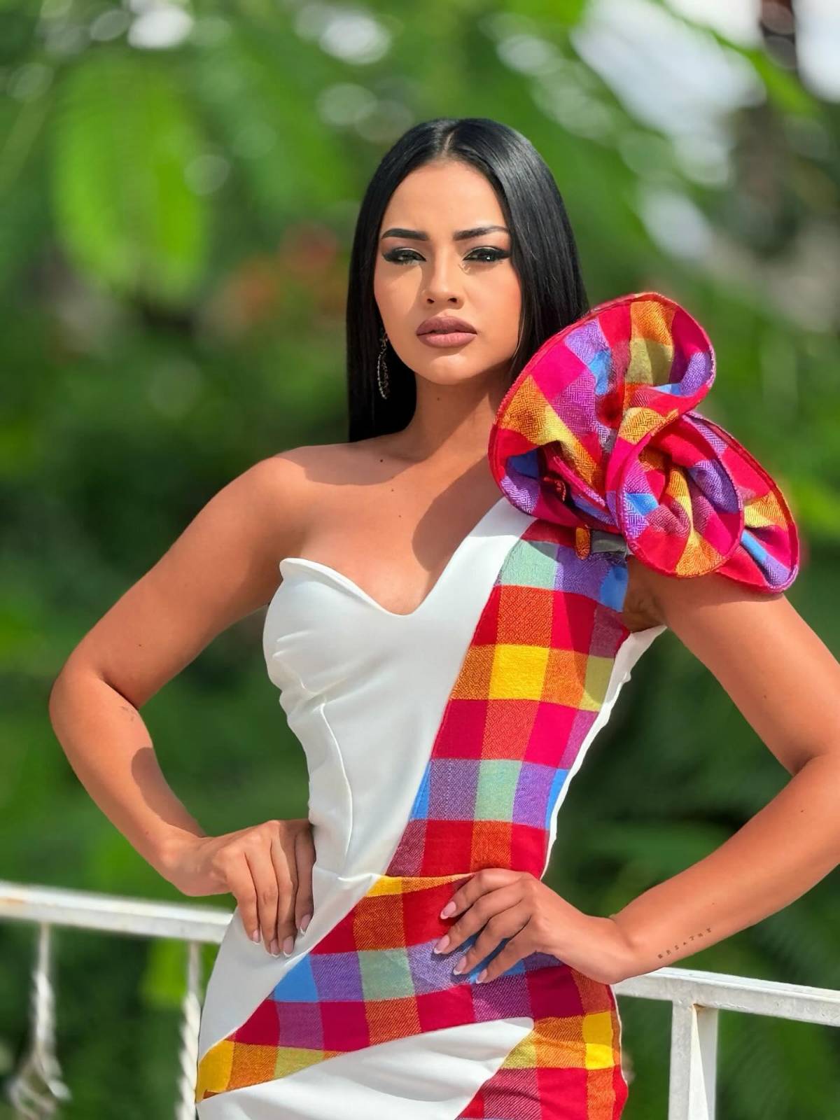 Kennia Mondragon impacta con su exótica belleza en las fiestas patrias 2025