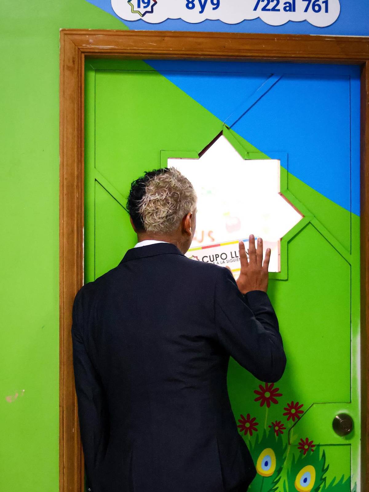 Supremo recibió el 2026 en la iglesia y acompañado de su madre