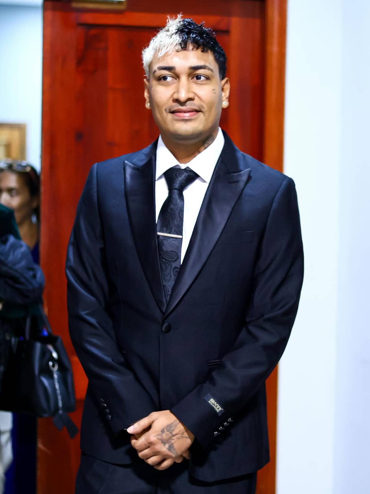 Supremo recibió el 2026 en la iglesia y acompañado de su madre