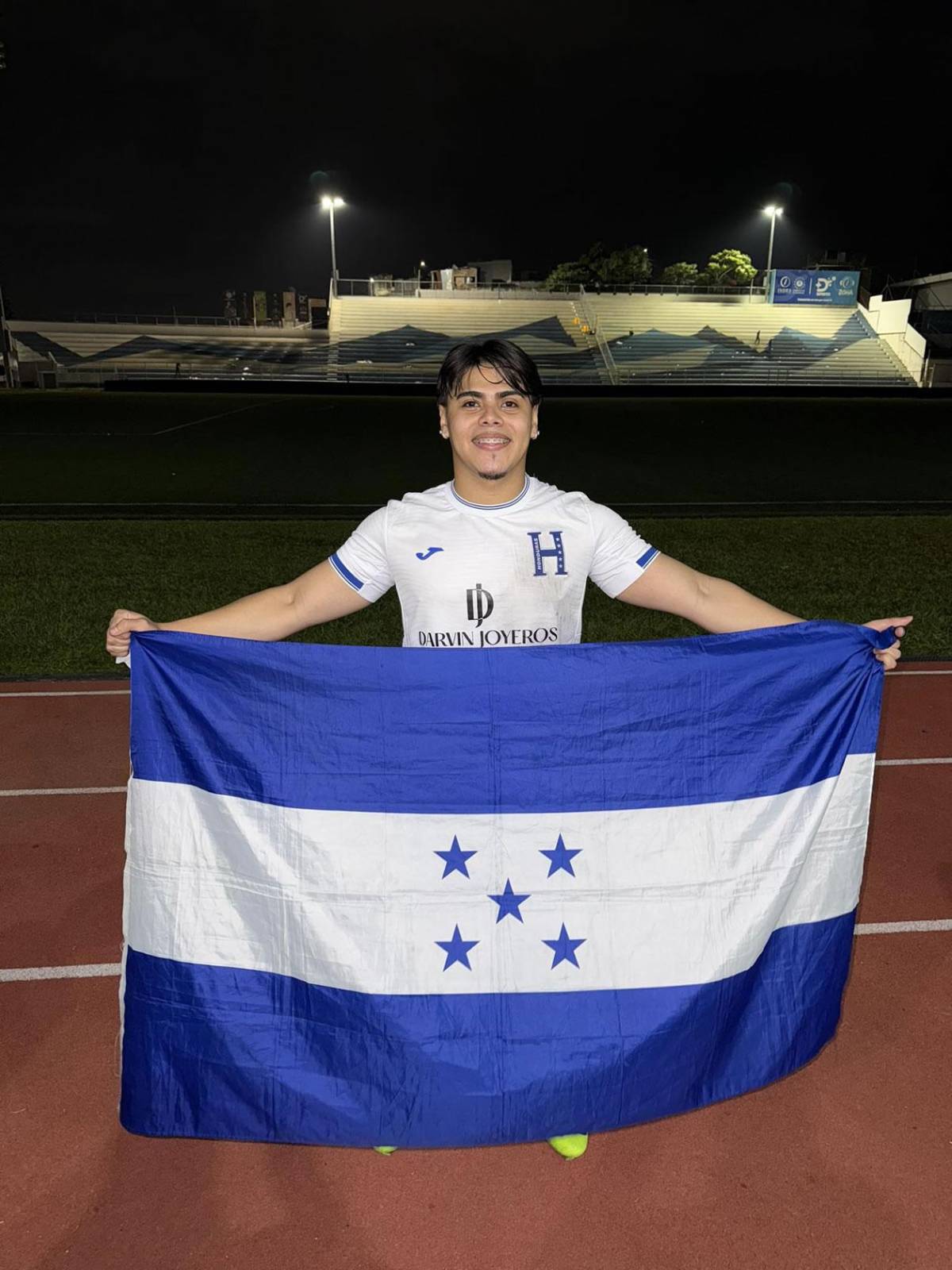 Varios cambios y nuevo DT: el 11 titular de los tiktokers de Honduras vs El Salvador