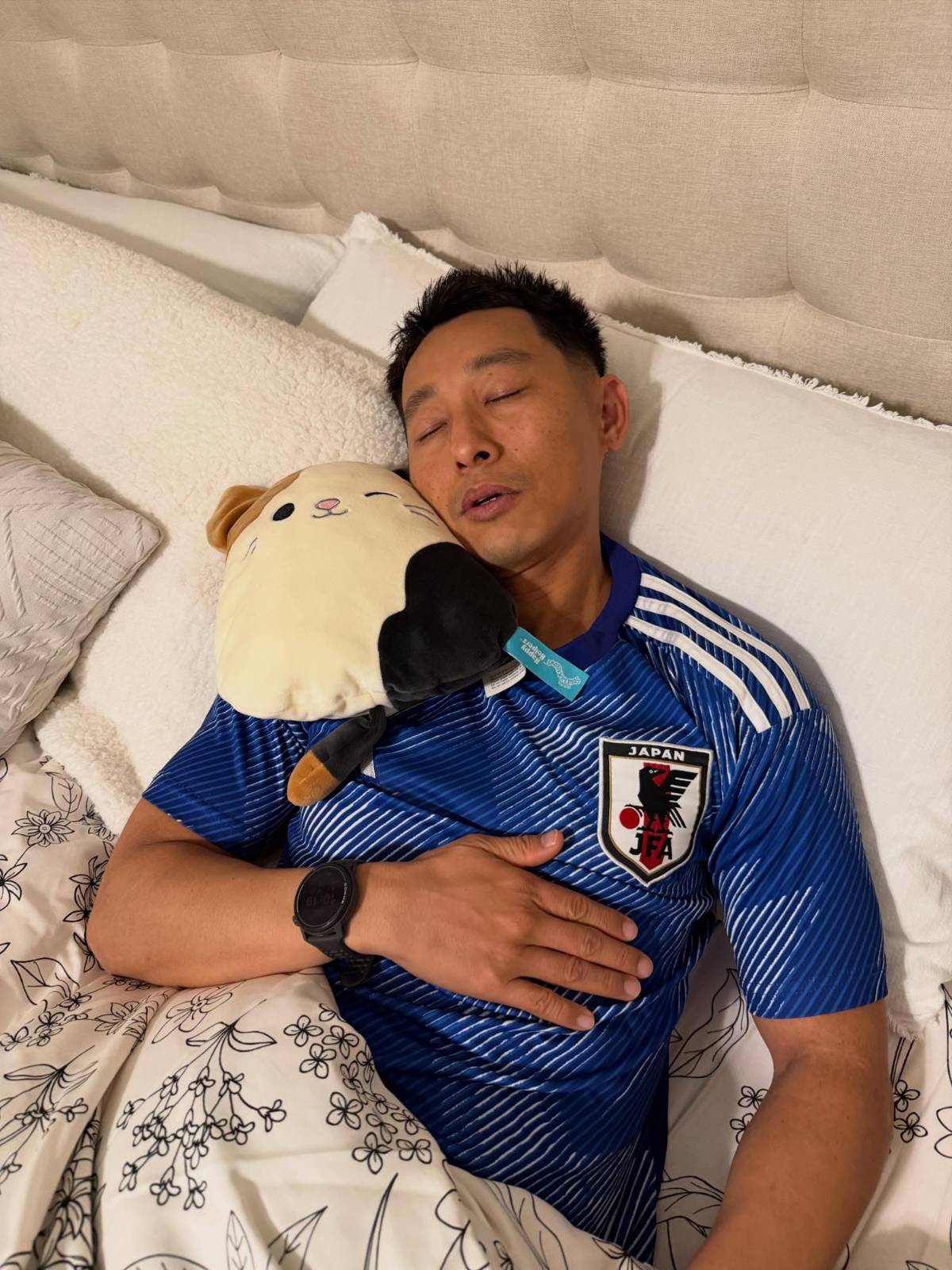 Shin Fujiyama cumple sueño, la locura de la afición en el Japón vs. Brasil