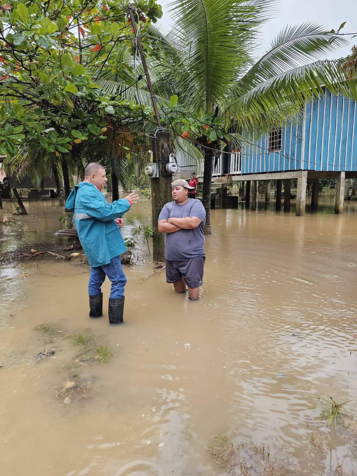 Lluvias intensas golpean el litoral Atlántico y obligan a evacuaciones