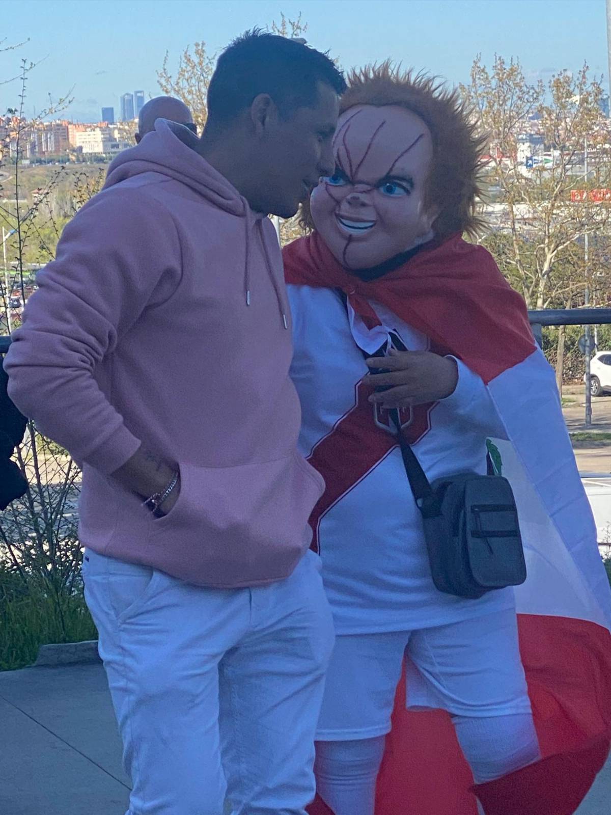 Honduras no está sola en España, bellas palillonas, locura y mensaje a Palma