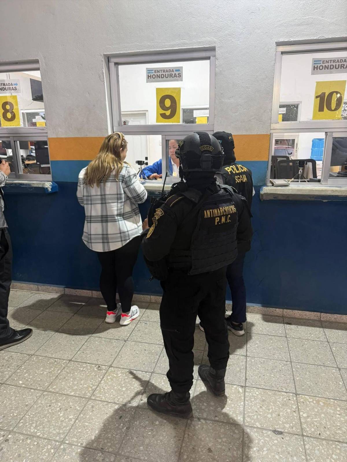 El día que Yosari apareció en corrido de los Valle Valle; hoy es acusada por tres asesinatos