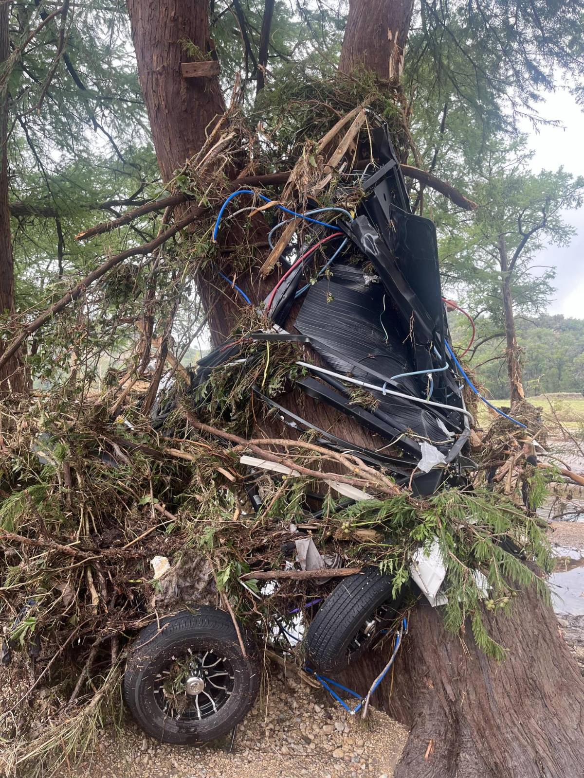 Inundaciones dejan 27 personas muertas y decenas de desaparecidos en Texas