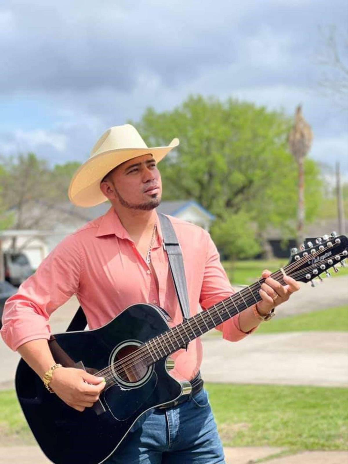 Cantante era el hombre ultimado por sicarios cuando huían tras masacre