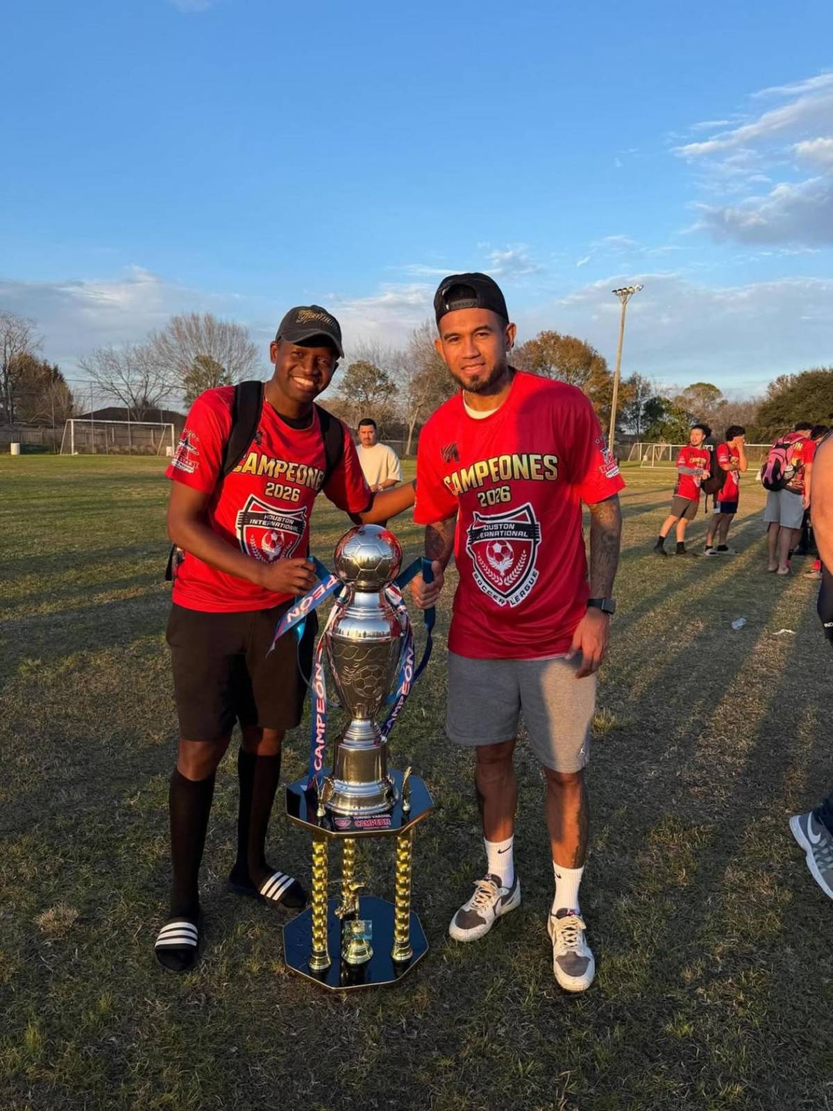 Hacemos de todo: la nueva vida de Carlos 'Chino' Discua en EEUU tras retirarse del fútbol