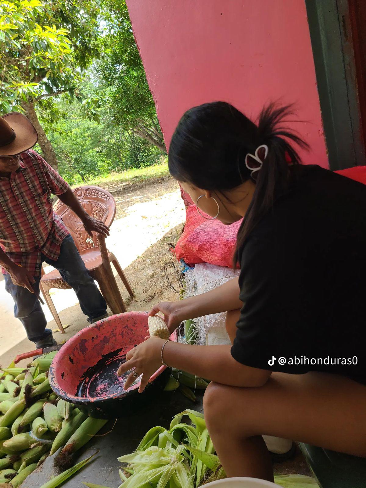Desgarradores mensajes en funeral de quinceañera que murió tras accidente en Olancho
