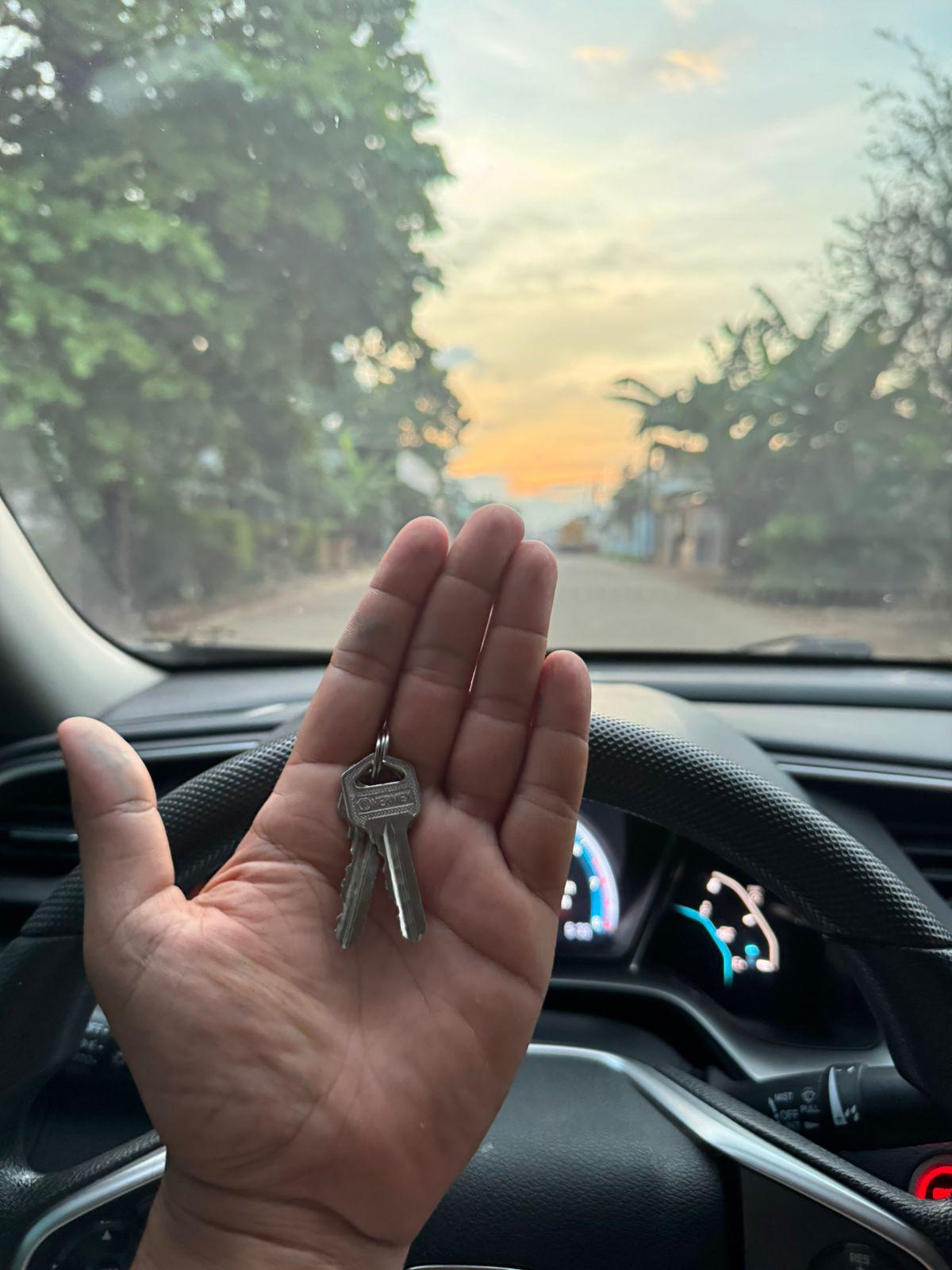 Influencer hondureño le construye vivienda a familia guatemalteca