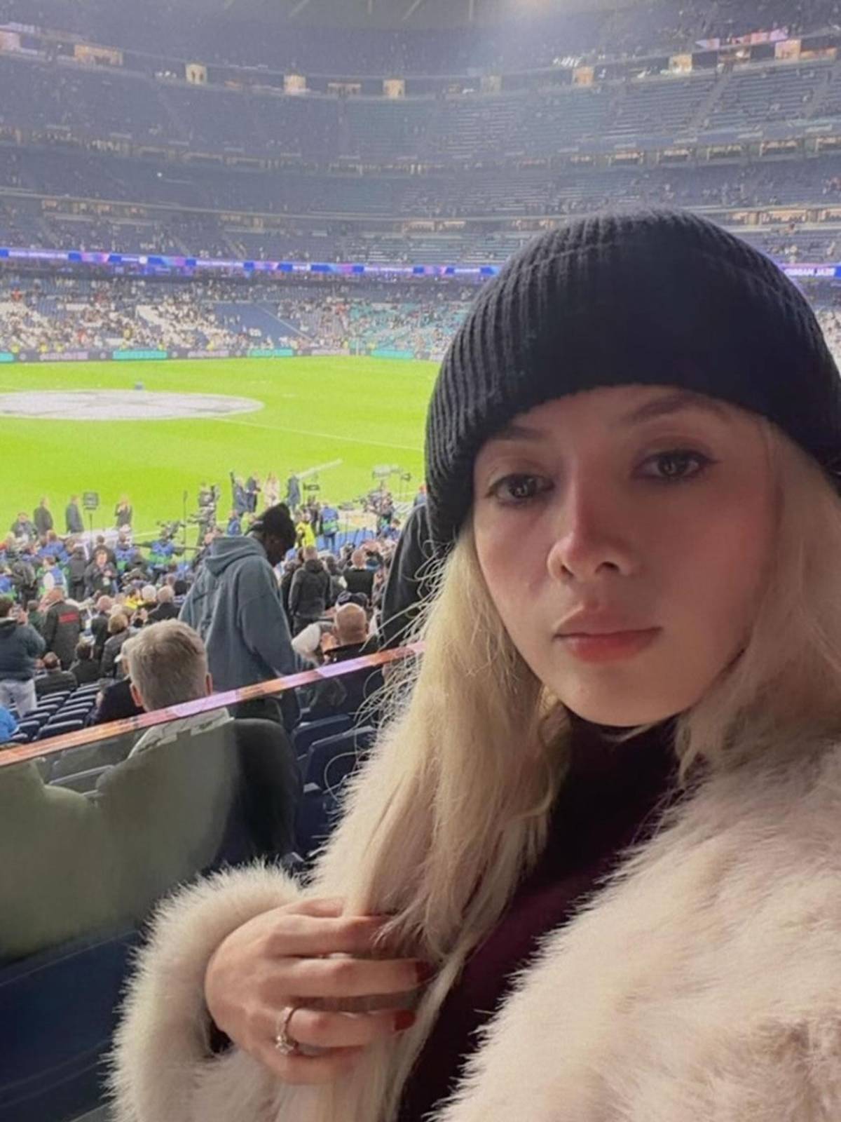 'Barbie' hondureña deslumbra en Europa con legionario: Champions en el Bernabéu