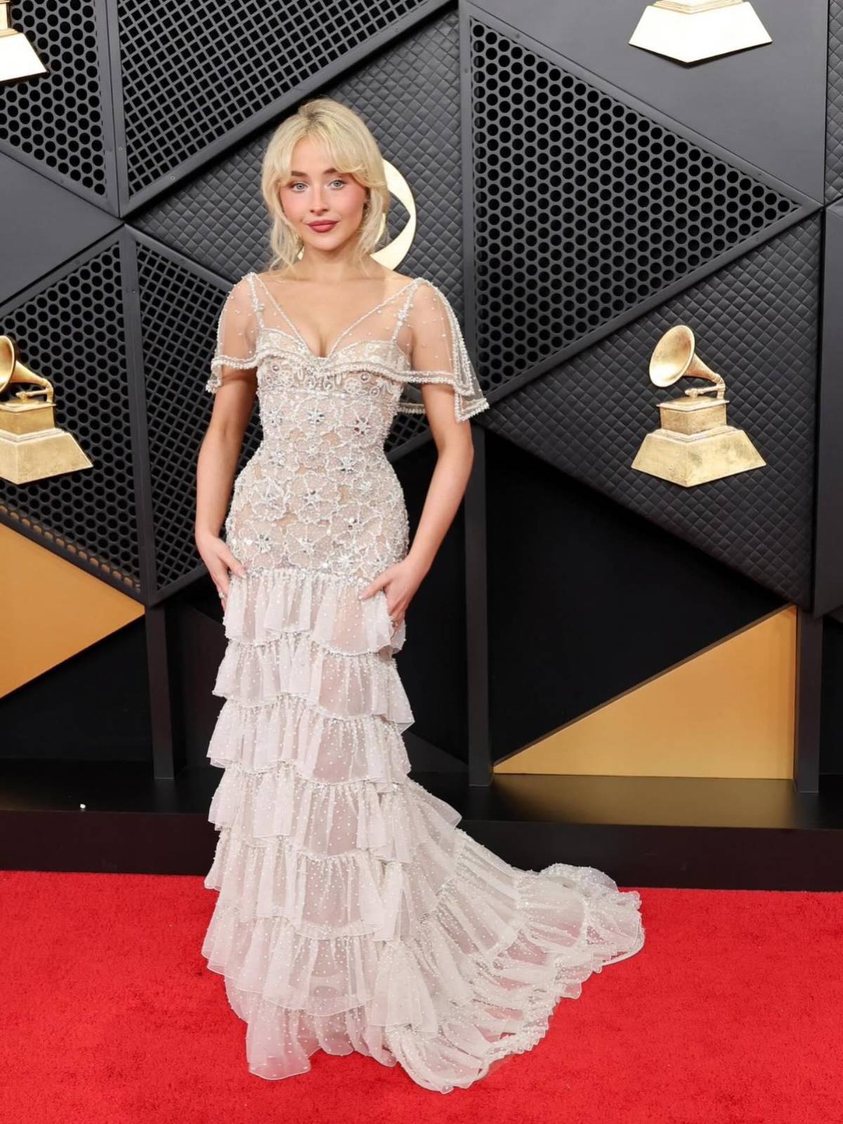 Sabrina Carpenter y su inspiración nupcial en los Grammy 2026