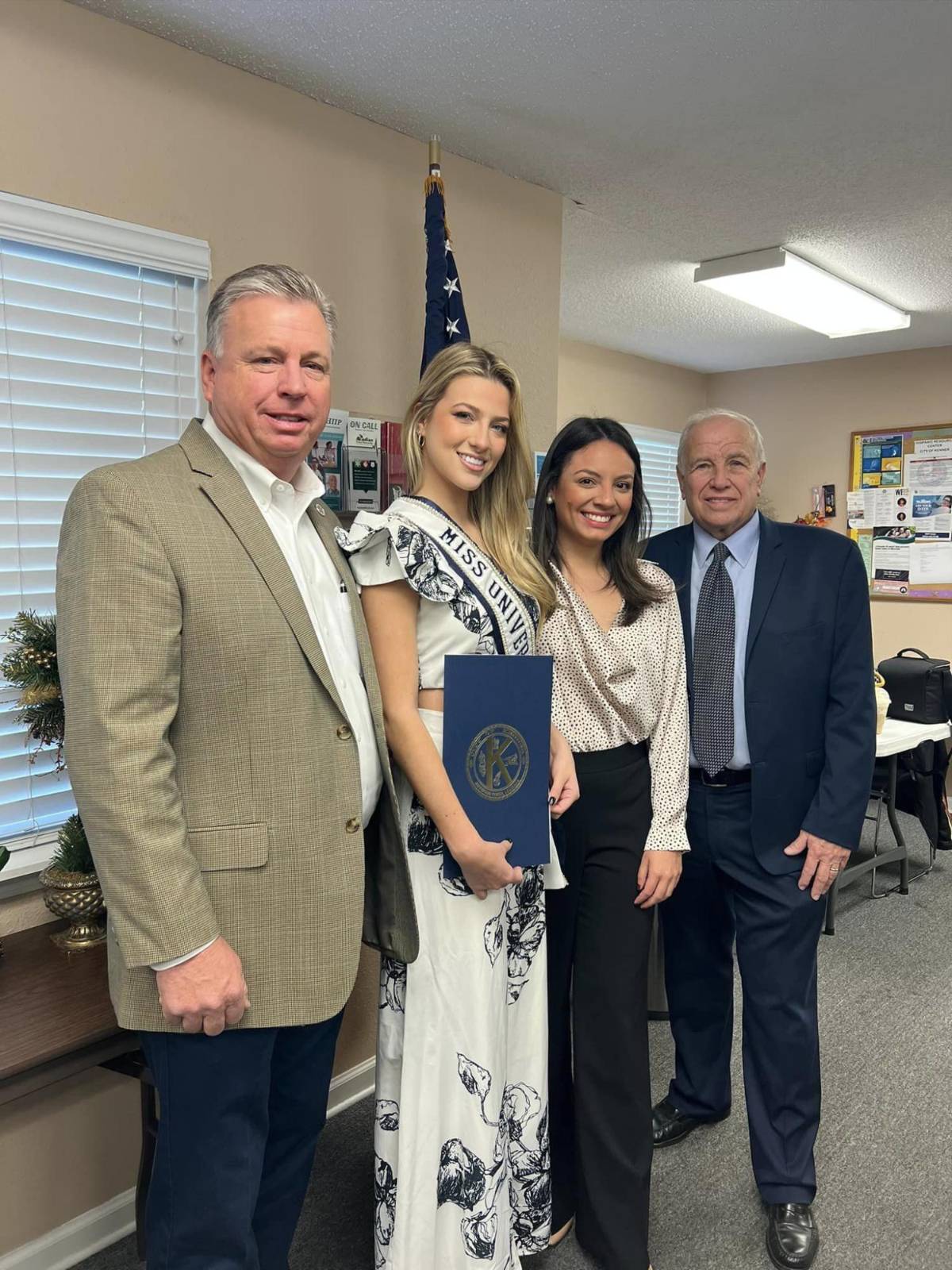 Miss Honduras 2022 es condecorada en Estados Unidos