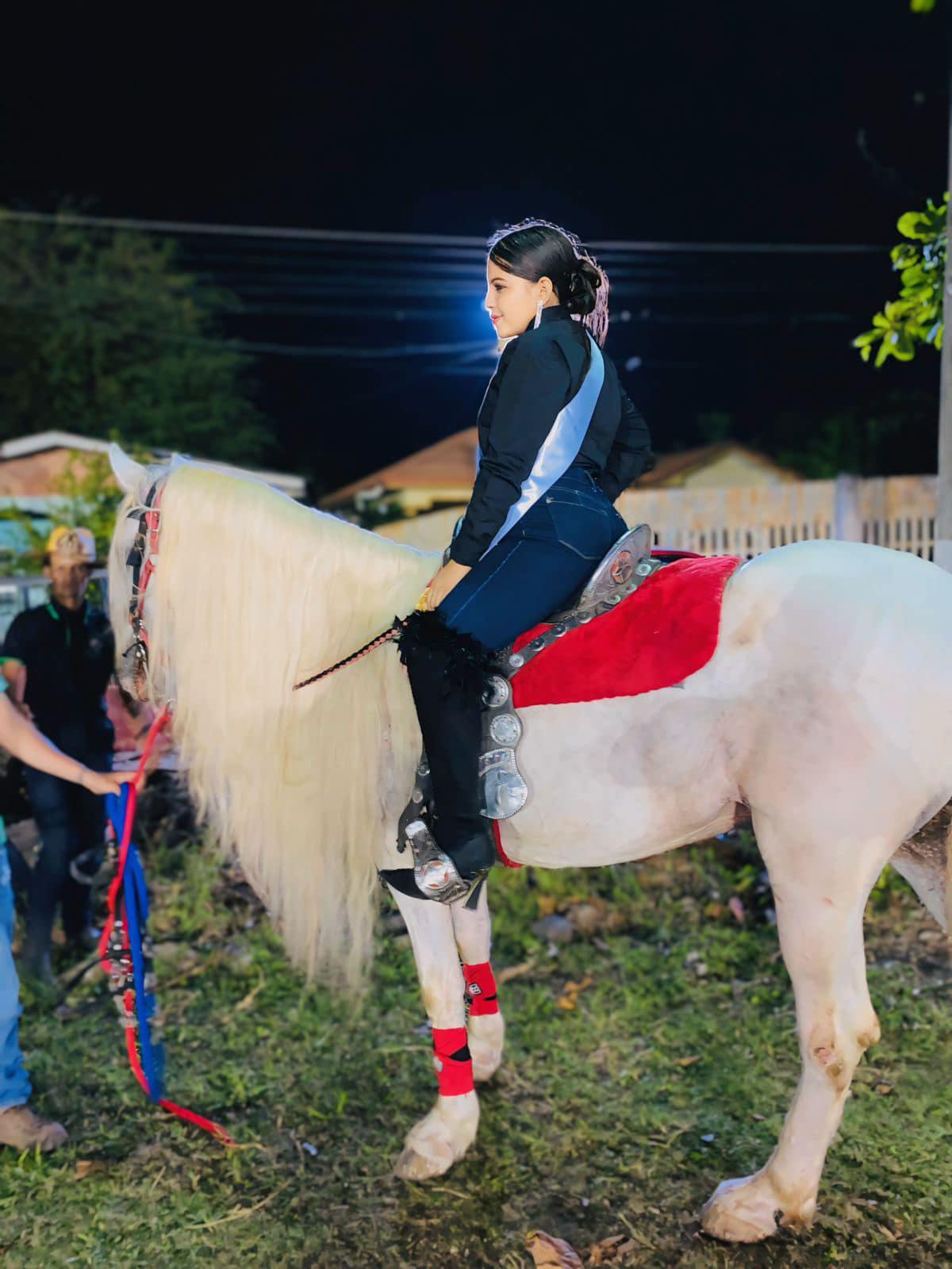 Cesia, la inspiradora y hermosa reina de belleza hondureña