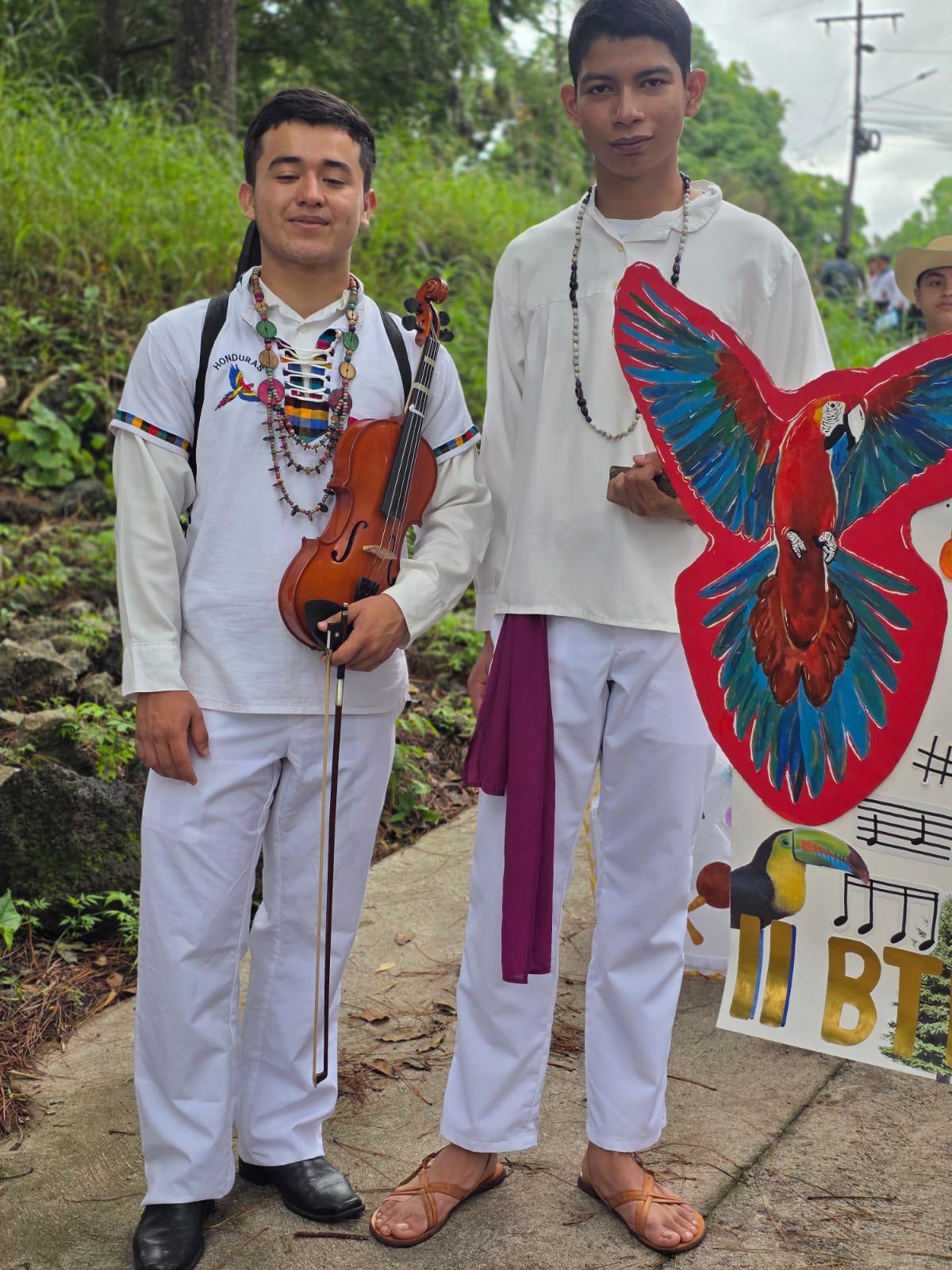 Colegiales del Juancho con orgullo festejan los 204 años de Independencia de Honduras