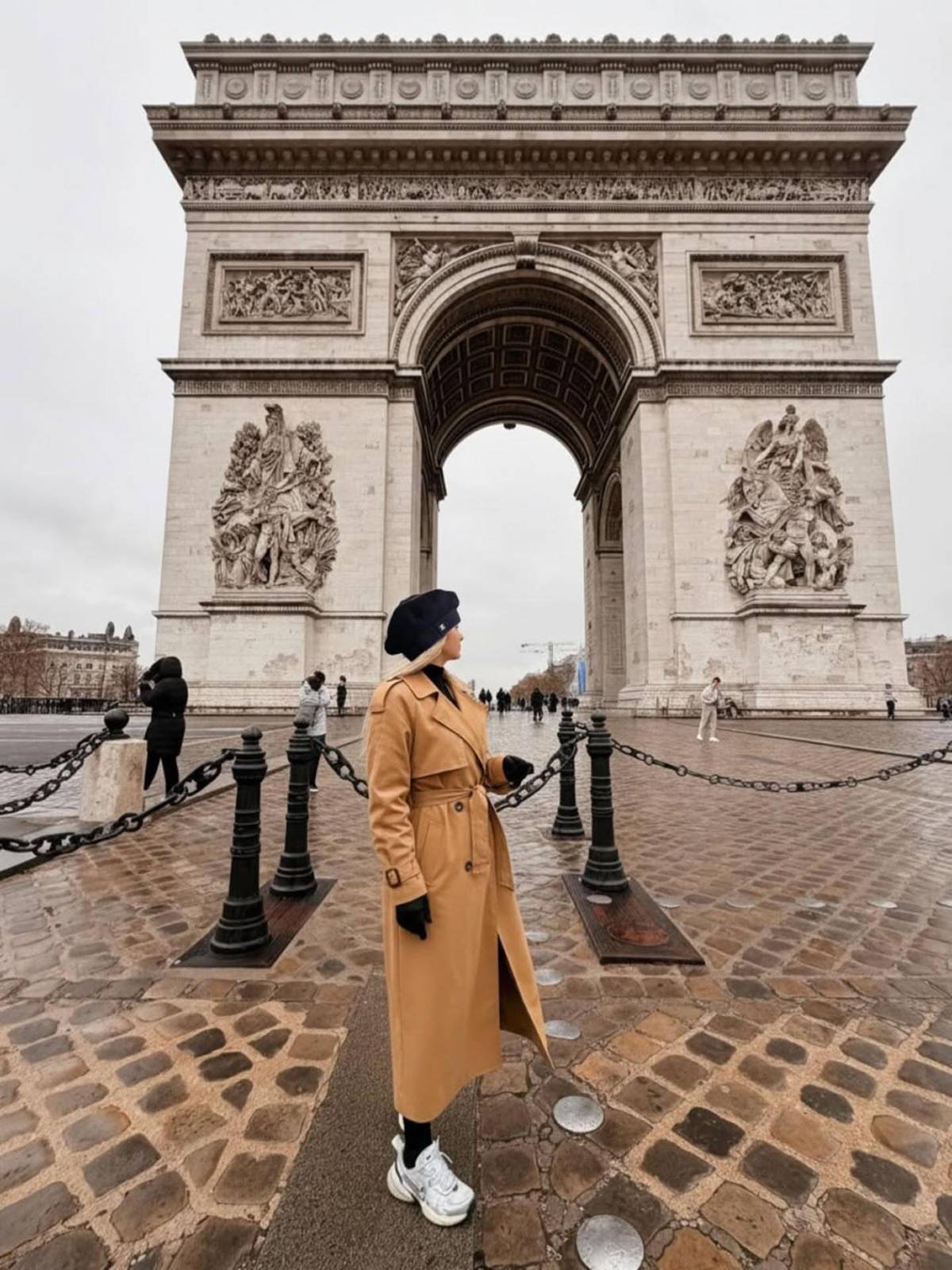 'Barbie' hondureña deslumbra en Europa con legionario: Champions en el Bernabéu