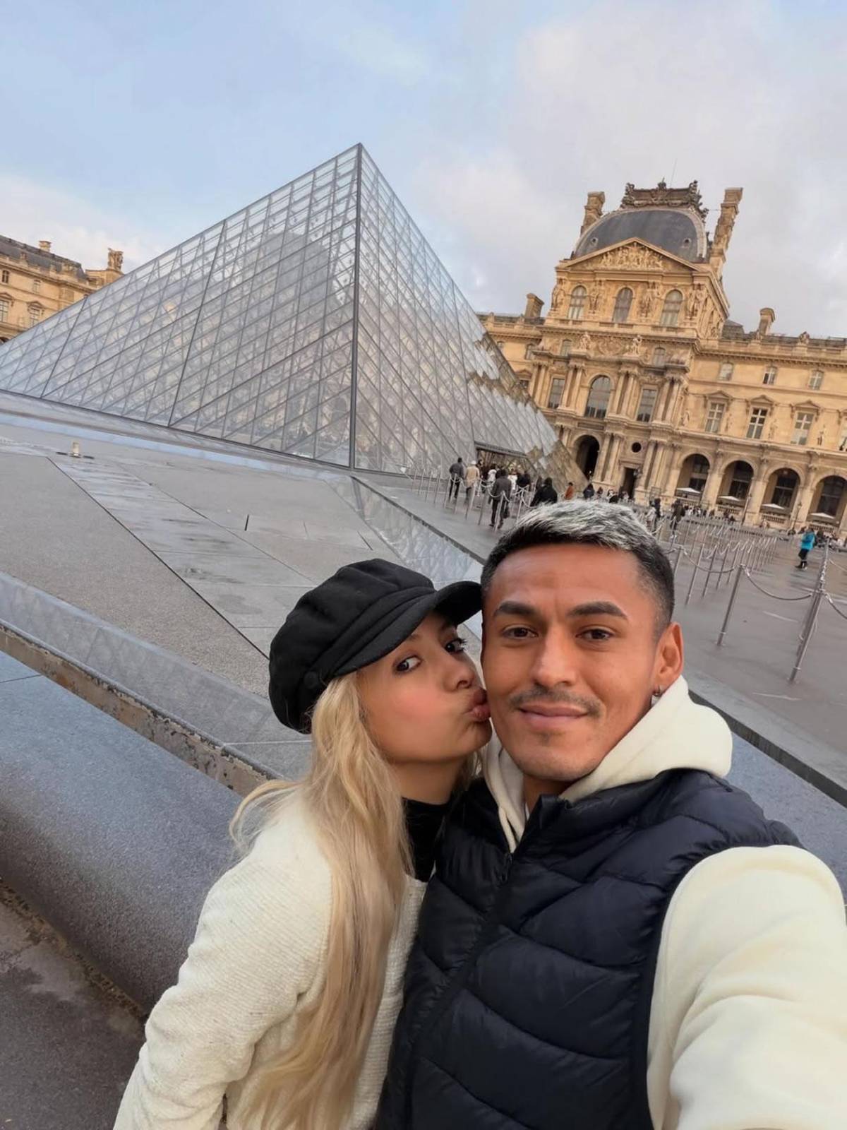 'Barbie' hondureña deslumbra en Europa con legionario: Champions en el Bernabéu