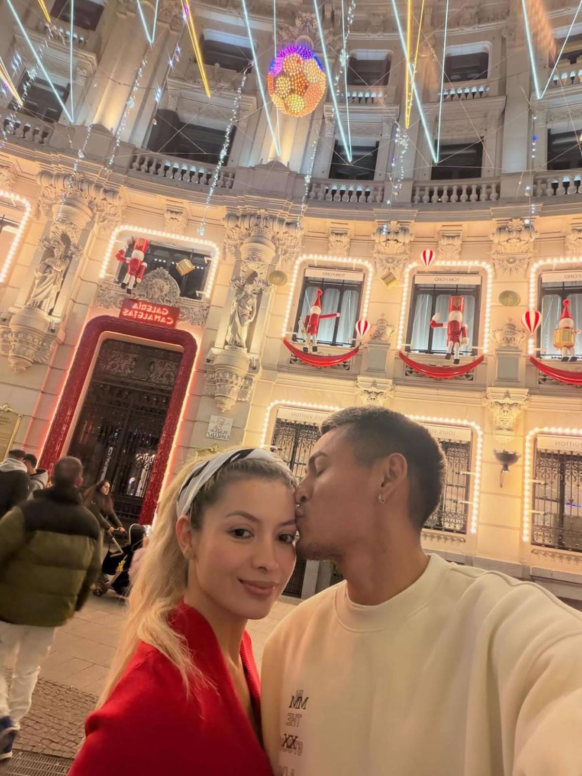 'Barbie' hondureña deslumbra en Europa con legionario: Champions en el Bernabéu