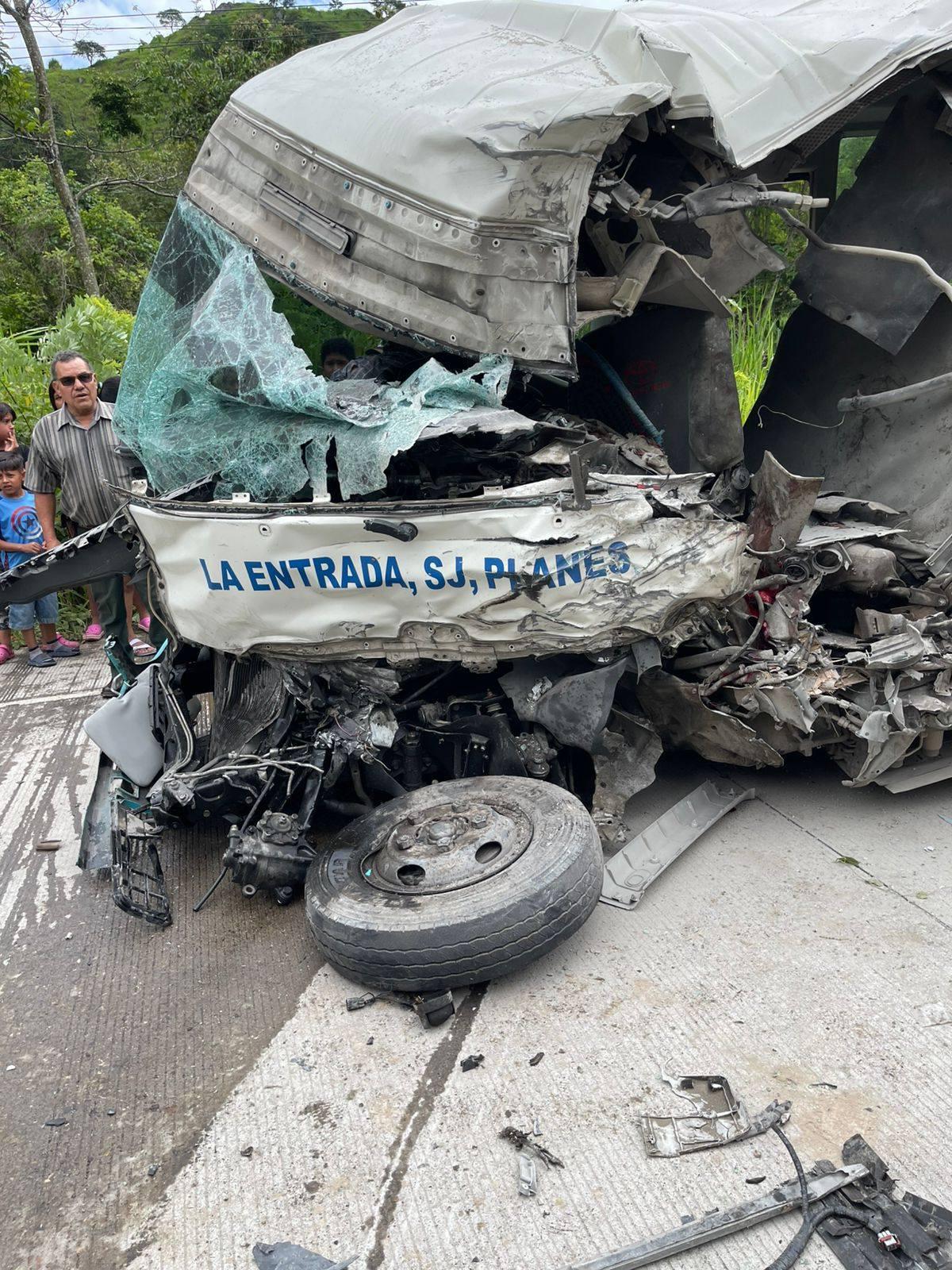 Tres muertos: imágenes impactantes del accidente en Trinidad, Copán