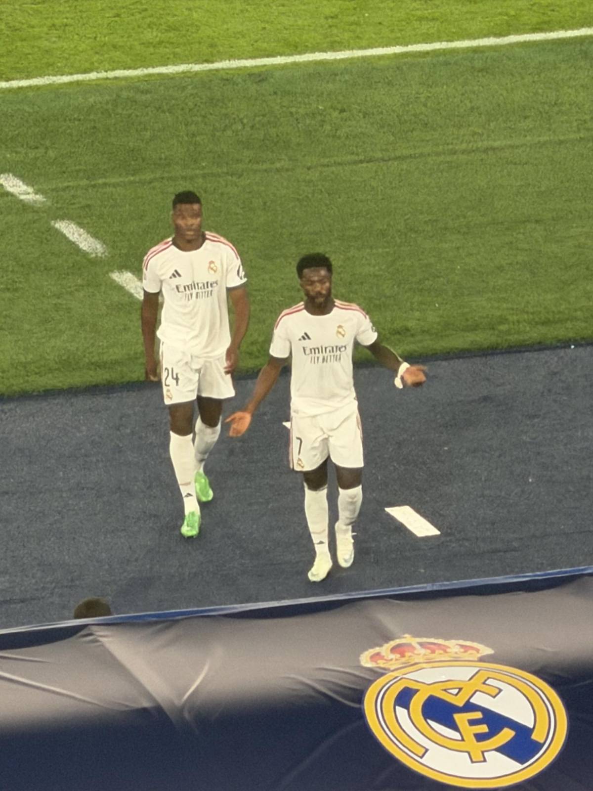 El error de Vinicius, lágrimas de crack, locura del Real Madrid y récord de Mbappé