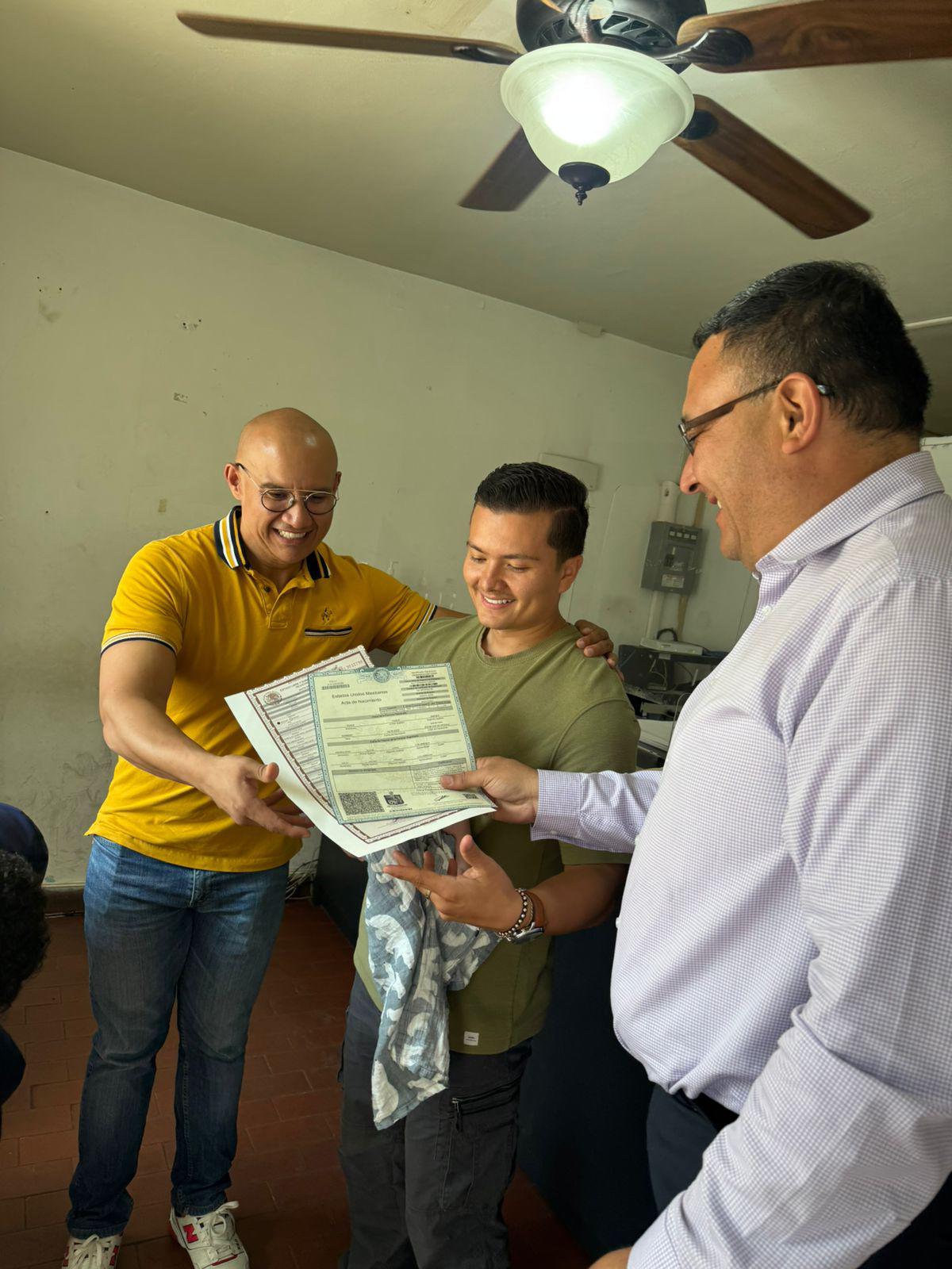 Registran al segundo bebé con dos papás en Nuevo León, México