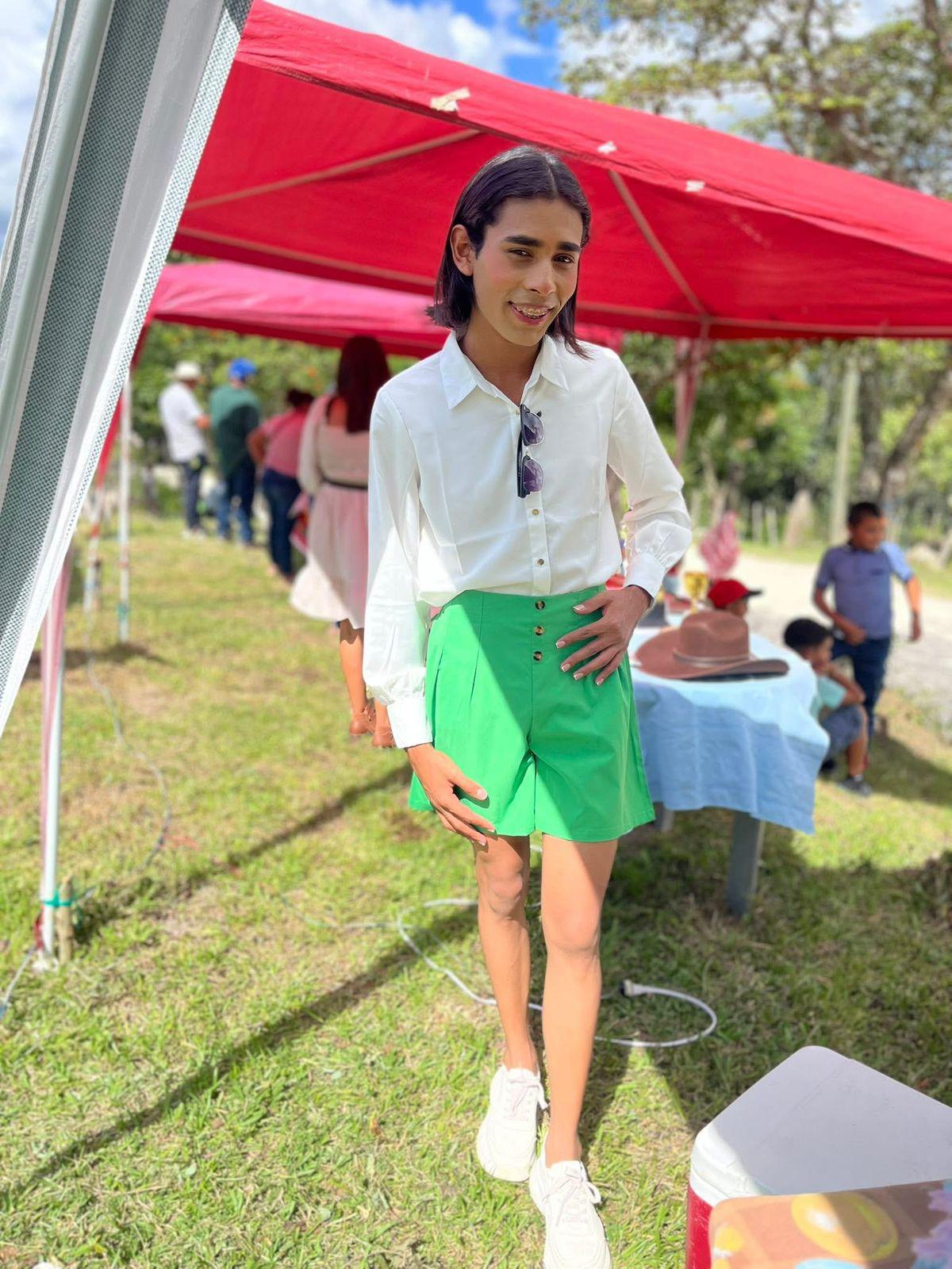 Tiktoker hondureño La Doña HN denuncia amenazas a muerte tras polémica en feria