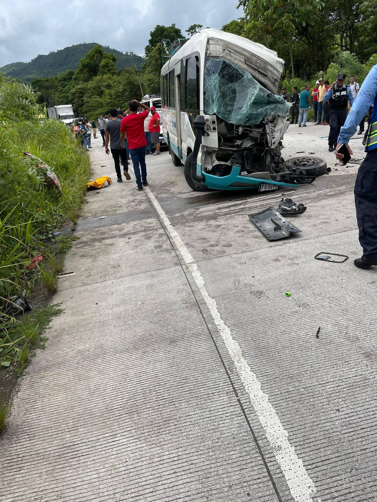 Tres muertos: imágenes impactantes del accidente en Trinidad, Copán