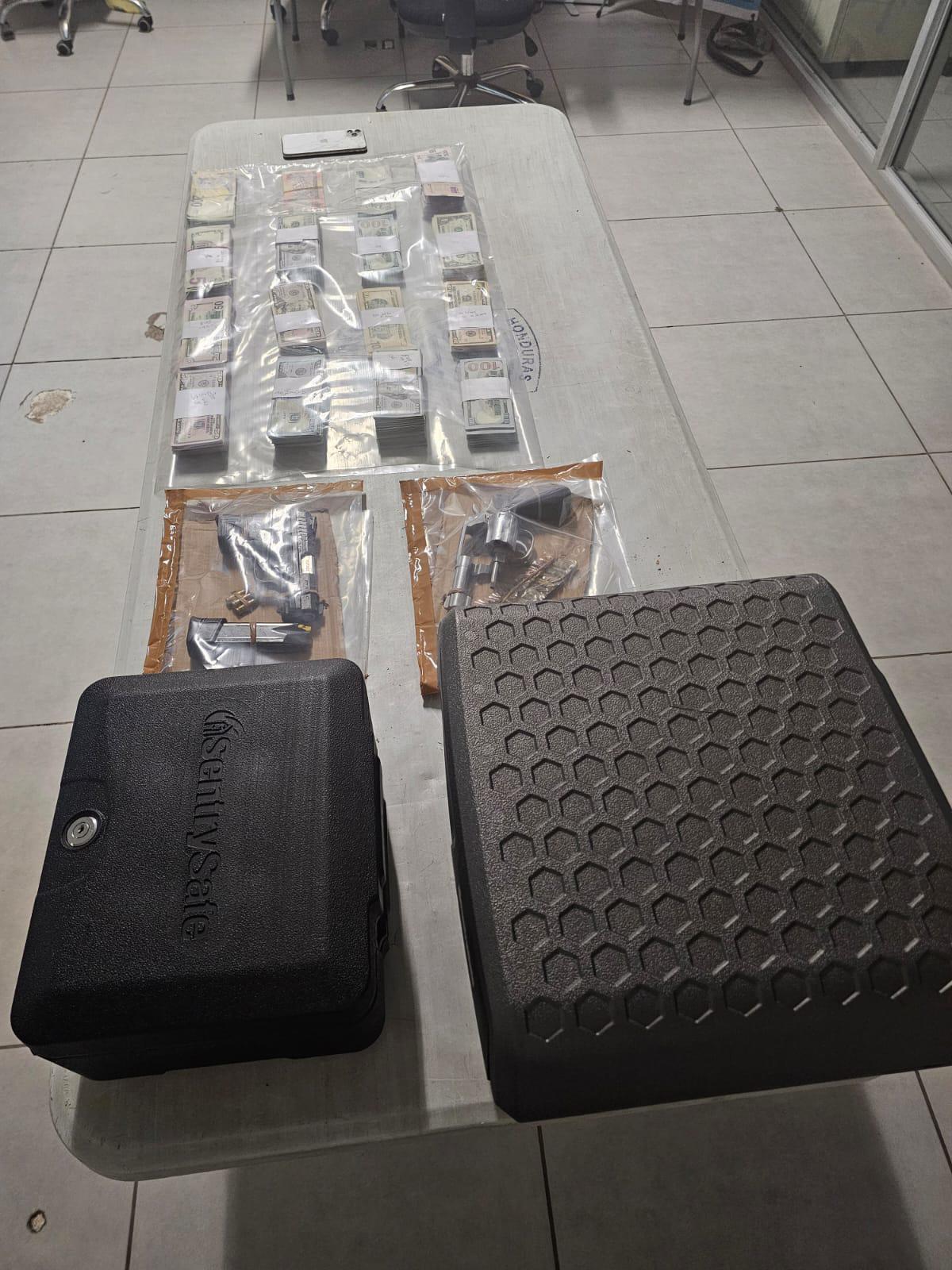 Capturan a canadiense y hondureña con 97 mil dólares en La Ceiba