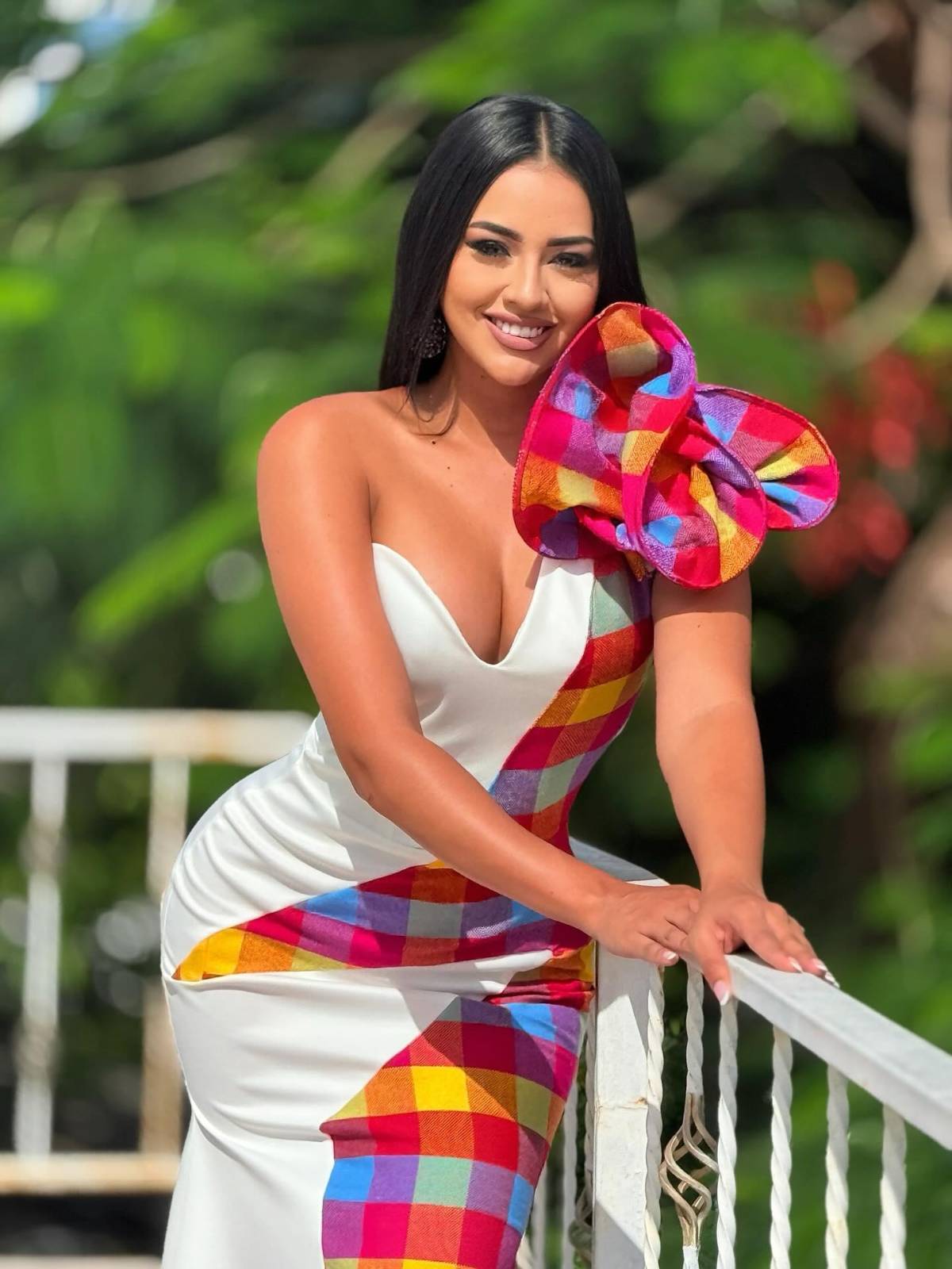 Kennia Mondragon impacta con su exótica belleza en las fiestas patrias 2025